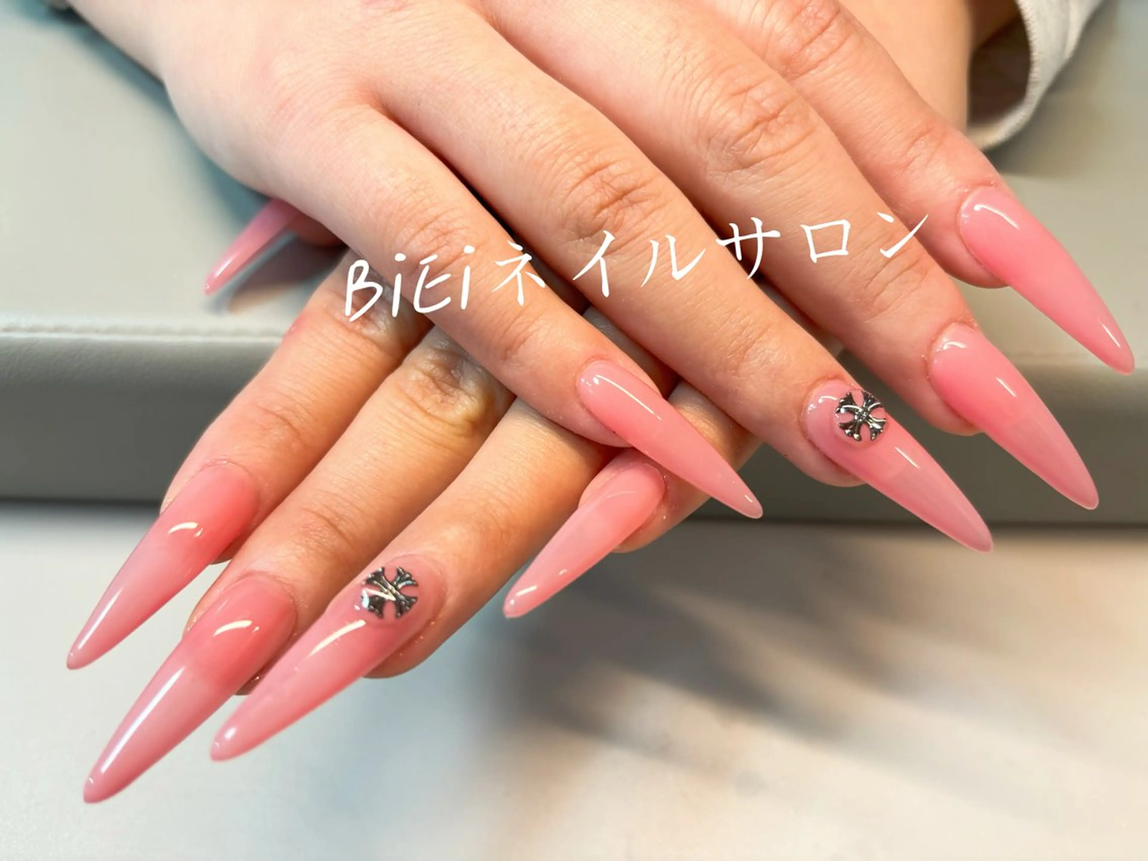 ネイル BiEi ネイルサロン長さ出しのネイルデザイン