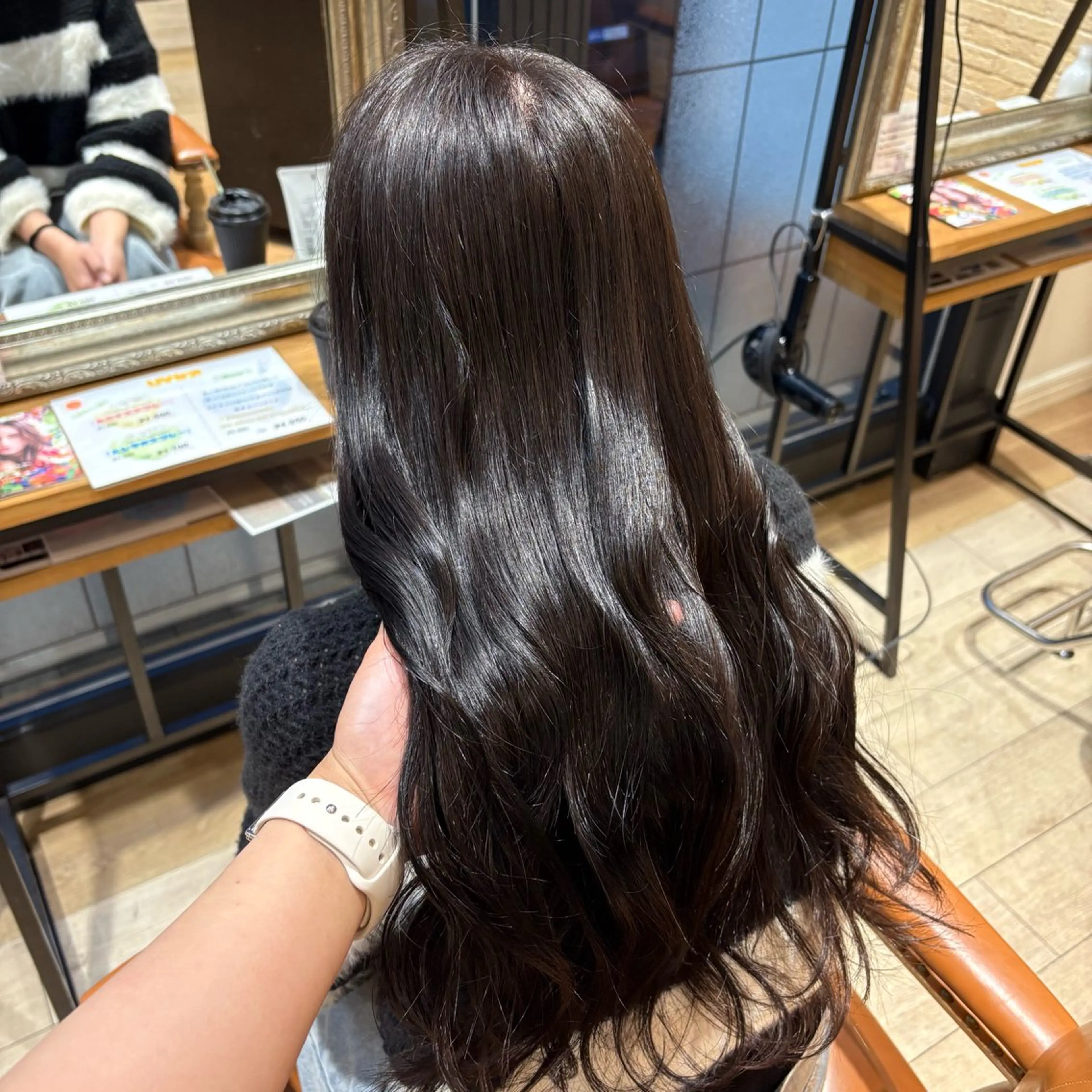 カラー ヘアカラー トリートメント しおり🍬 KOKORO🤍のヘアスタイル