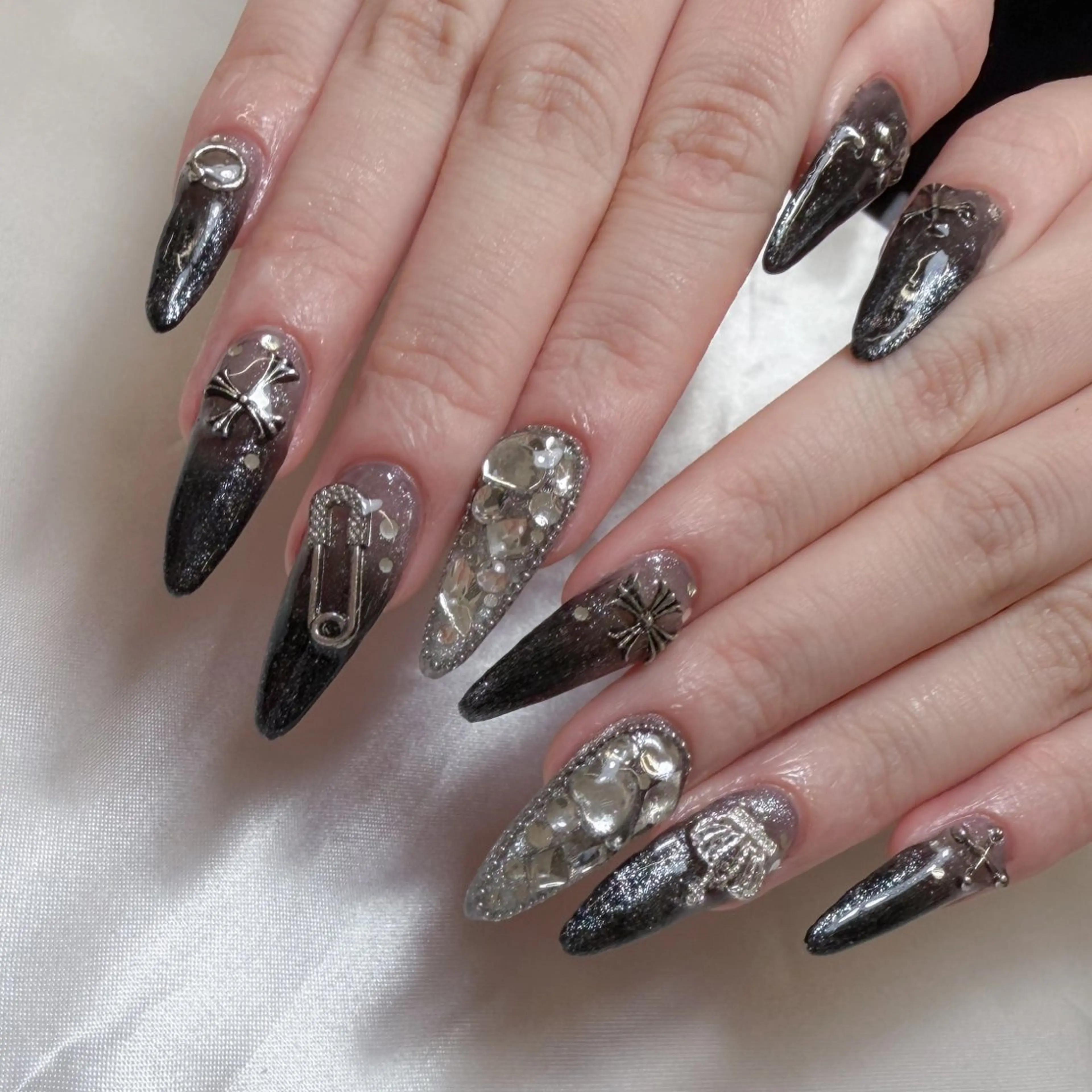 ネイル グラデーション ハンドネイル ユカ‎𖤐nail 堺筋本町/心斎橋のネイルデザイン