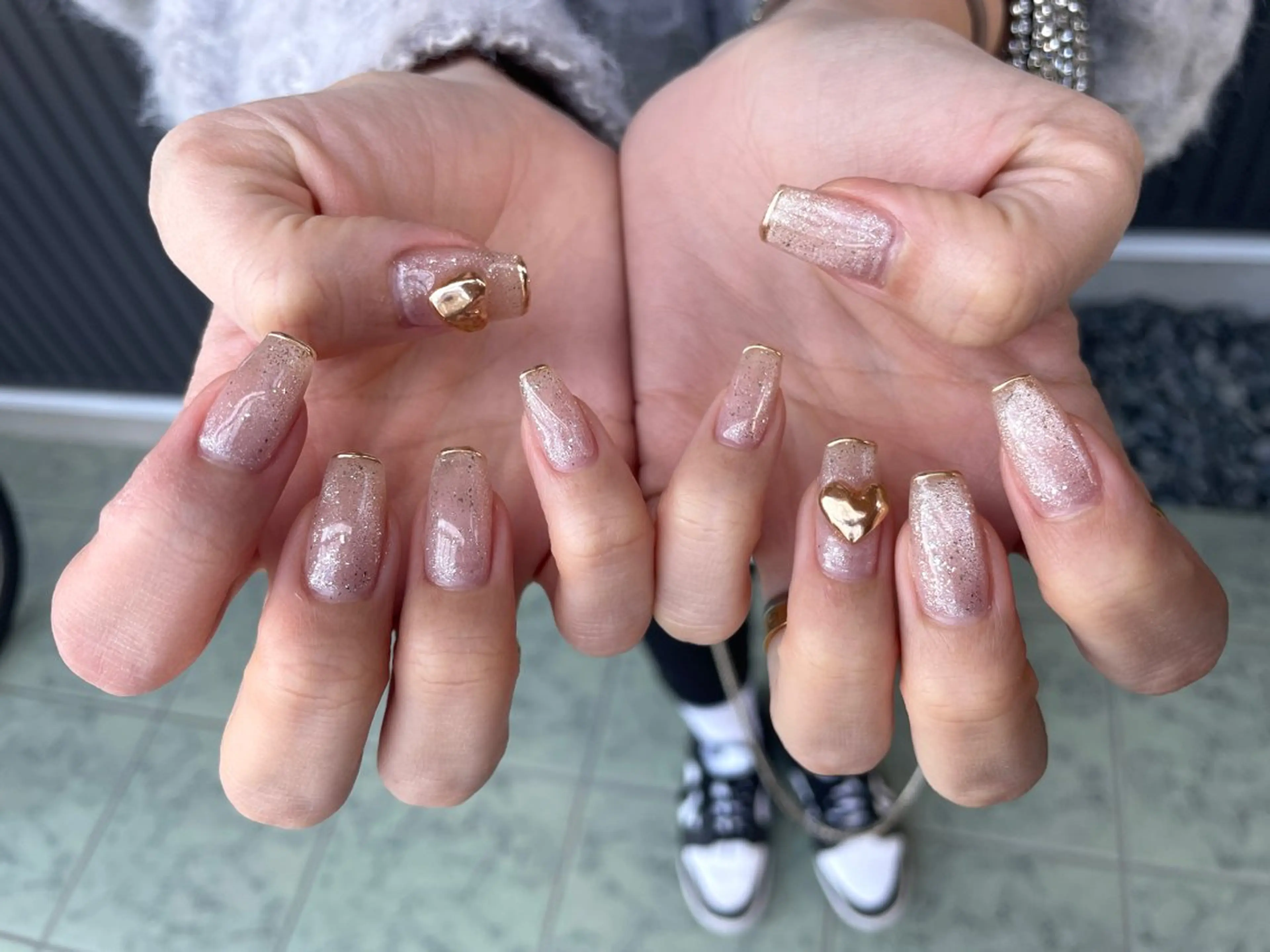 ネイル ジェルネイル ゴールド ハート ラメ(グリッター) マグネットネイル nailroom.. shikiのネイルデザイン