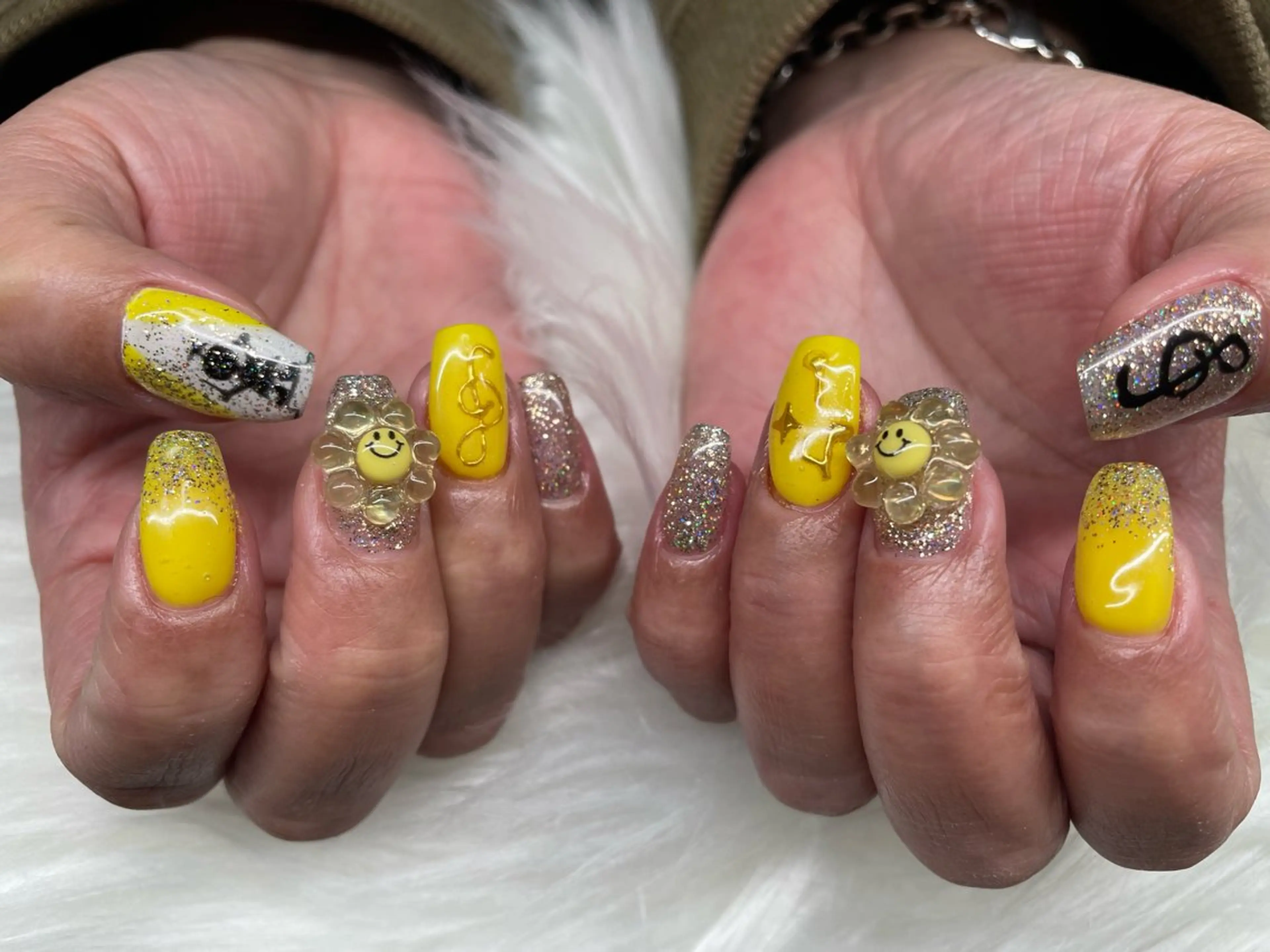 ネイル 安永 彩香のネイルデザイン