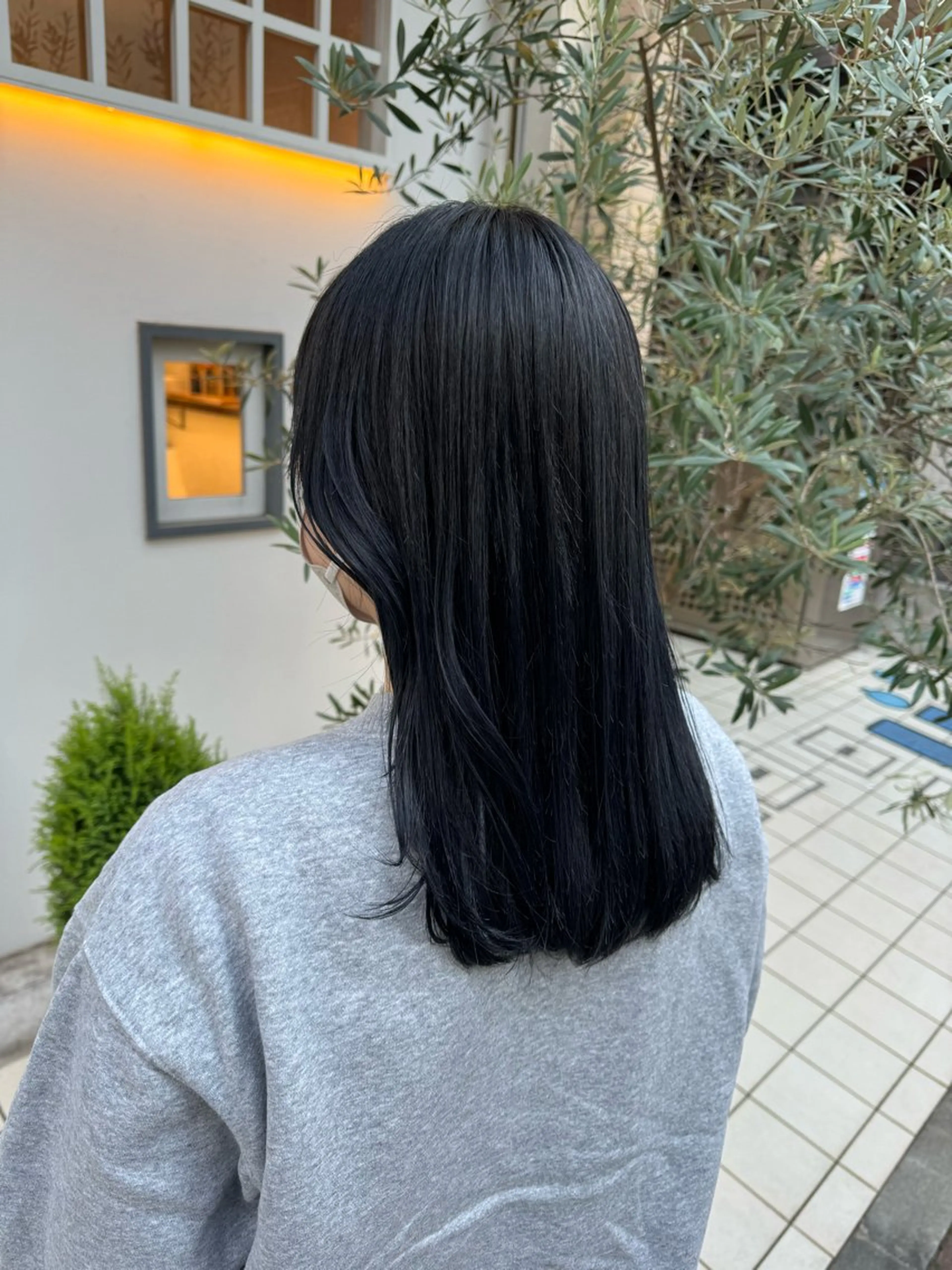 ミディアム 草野ゆずき⌇縮毛矯正 ⌇Wカラー⌇レイヤーのヘアスタイル