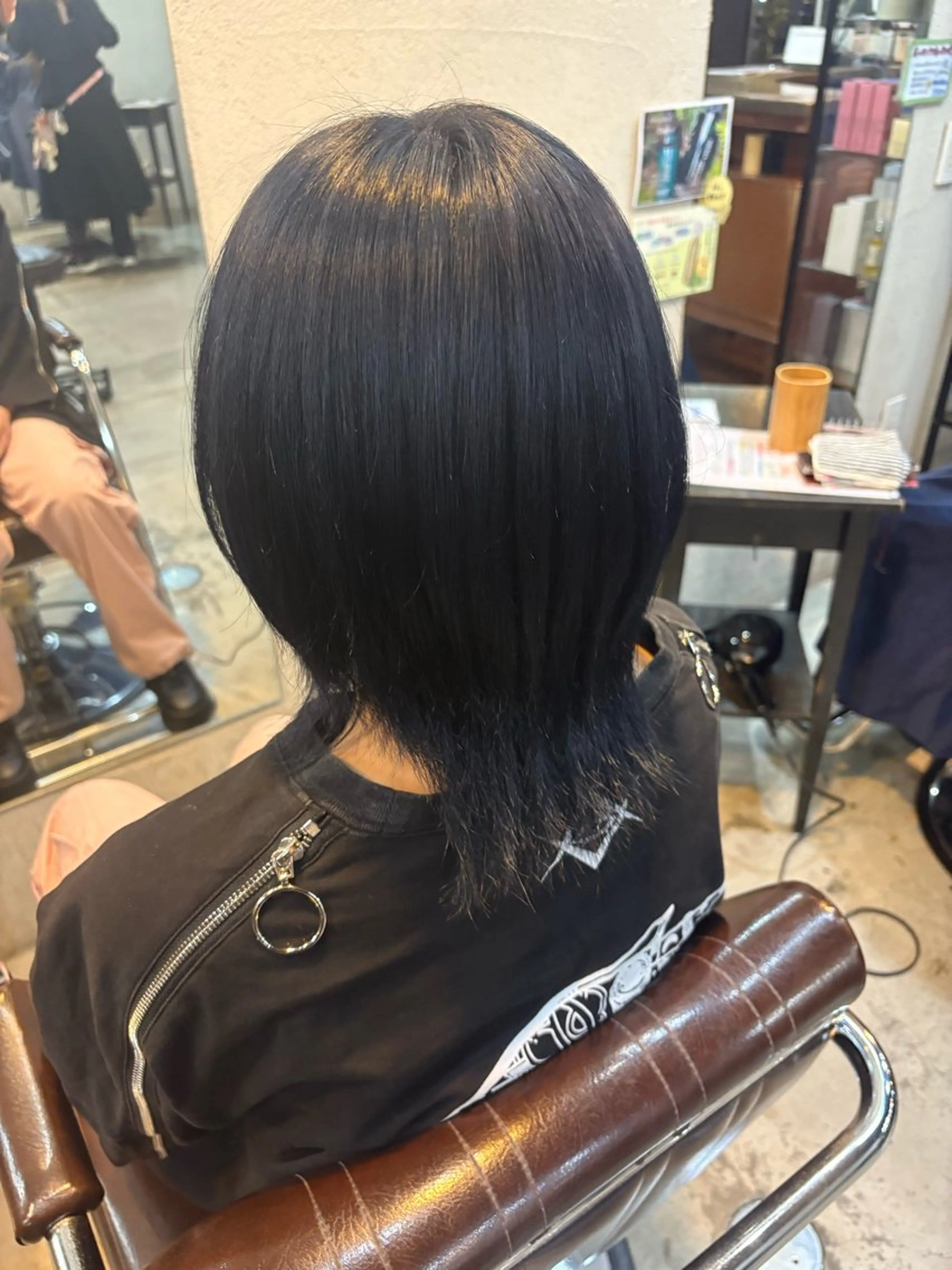 カラー 黒髪 ネイビーカラー BULL松戸⭐️ 渡邉 春佳のヘアスタイル