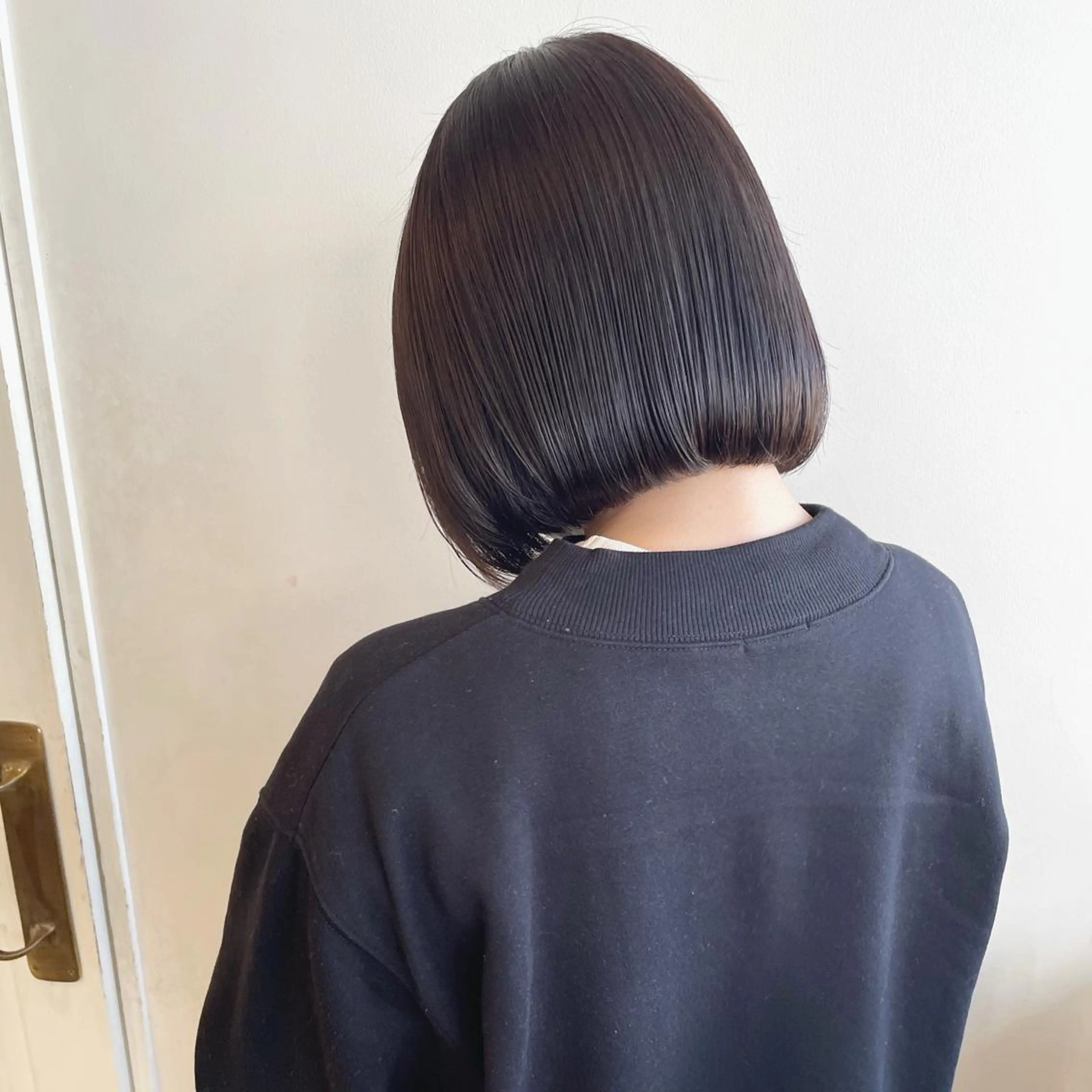 ショート カラー MIOベージュカラー 柔らかいカラーのヘアスタイル