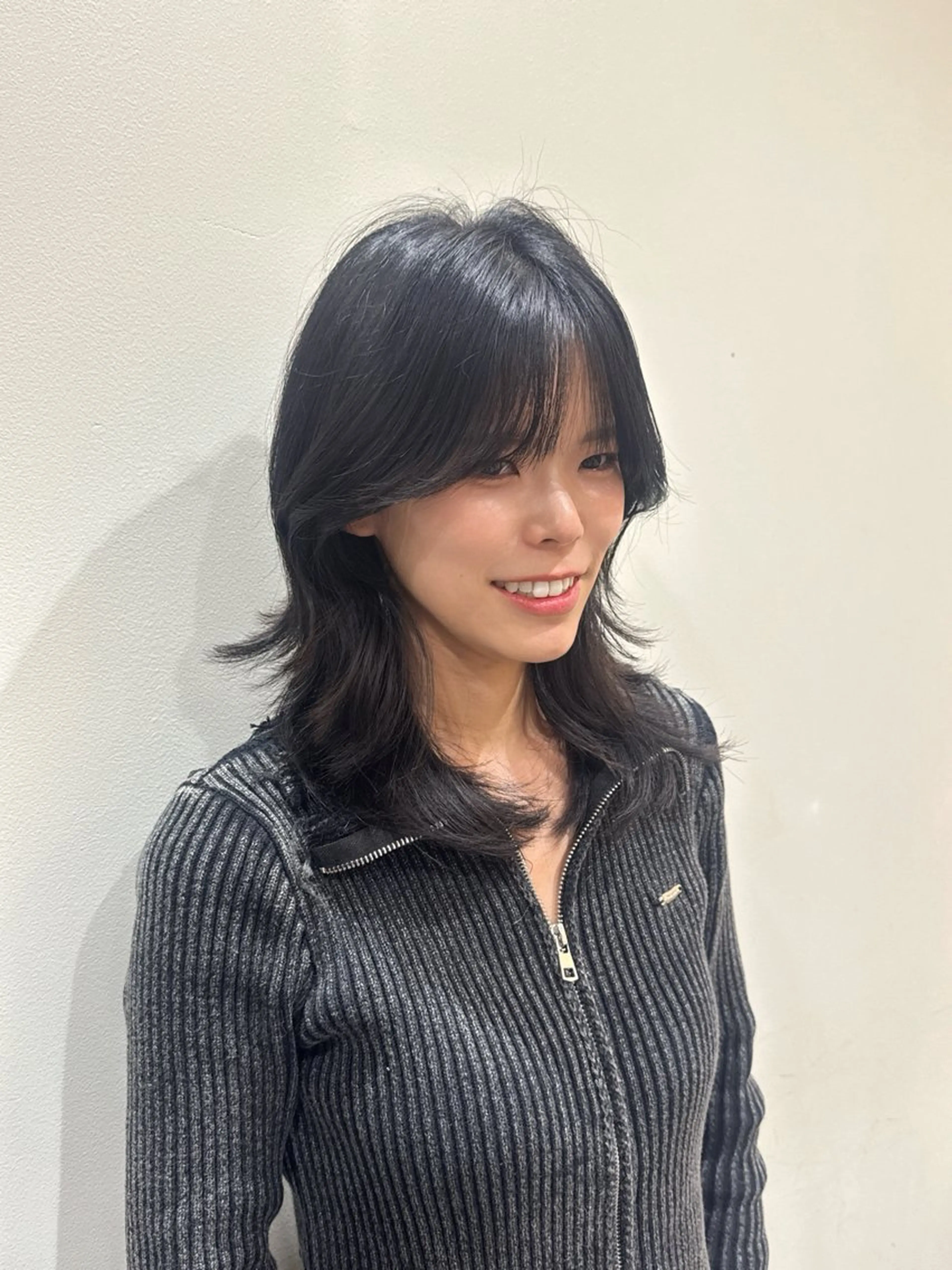 ミディアム ハイレイヤー 韓国風ヘア レイヤーカット 山田 優香のヘアスタイル