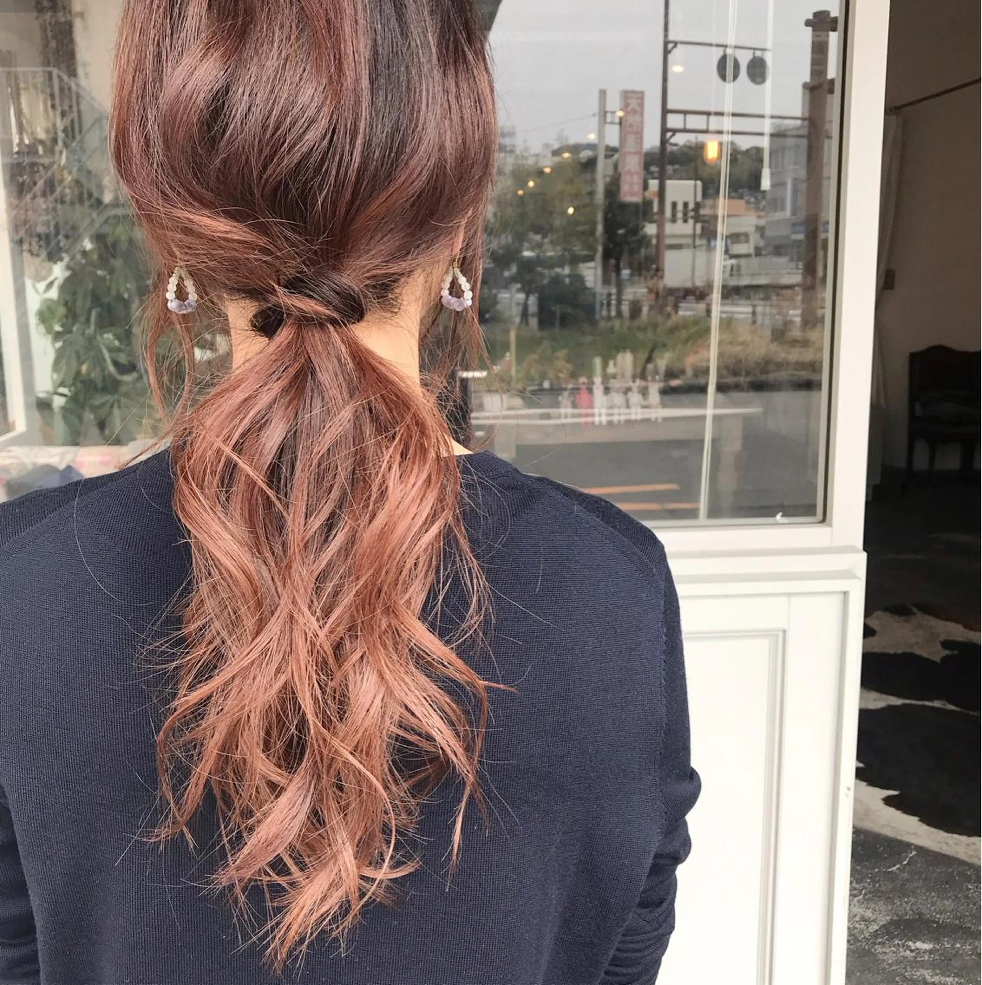 ロング カラー ヘアアレンジ お団子ヘア 切りっぱなしボブ バレイヤージュ ブリーチ デザインカラー Mariana/ 鶴原-ハイライトのヘアスタイル