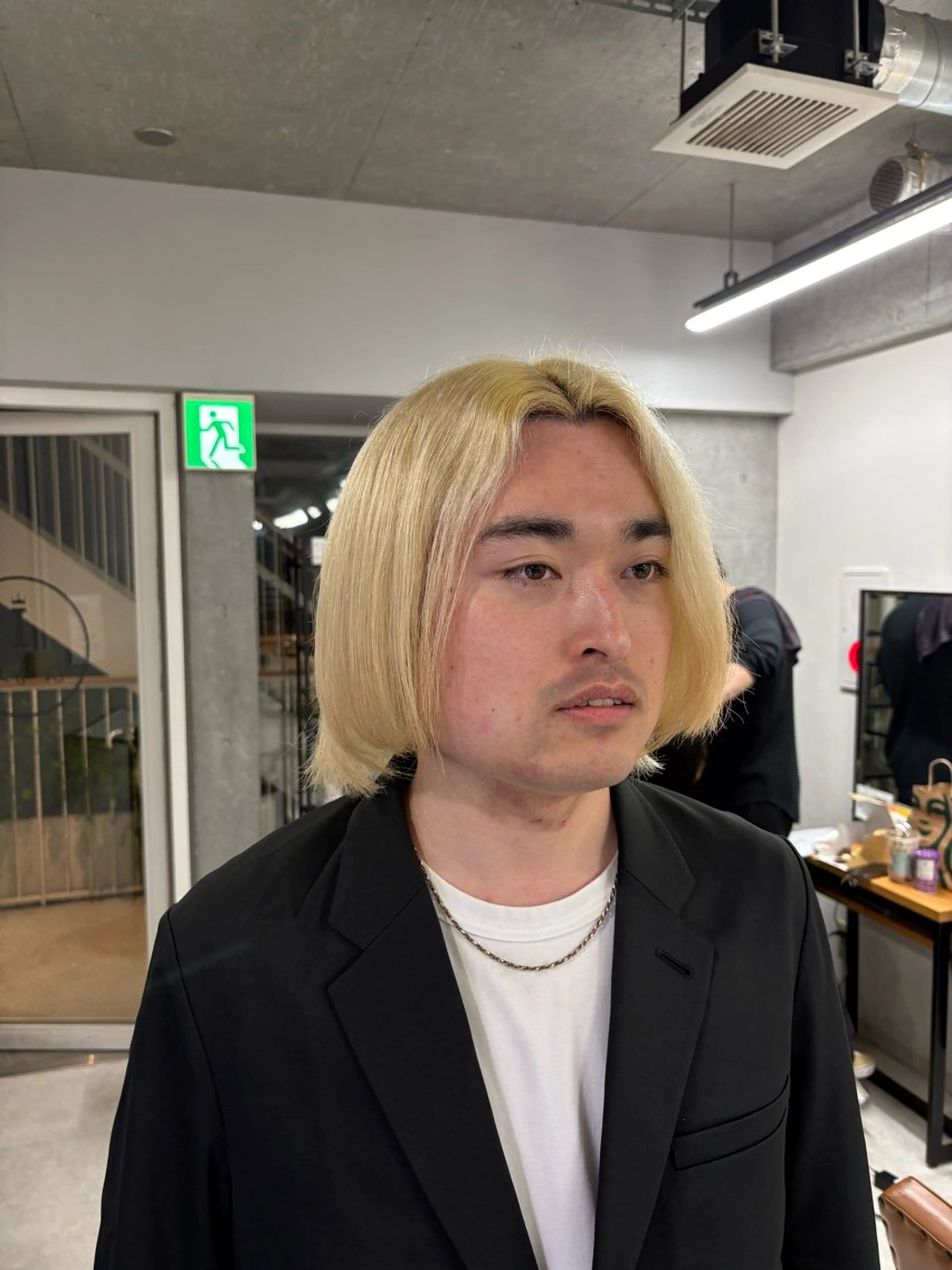 カラー メンズ ブロンド ホワイトブロンド メンズパーマ特化 園田　楓莉のヘアスタイル