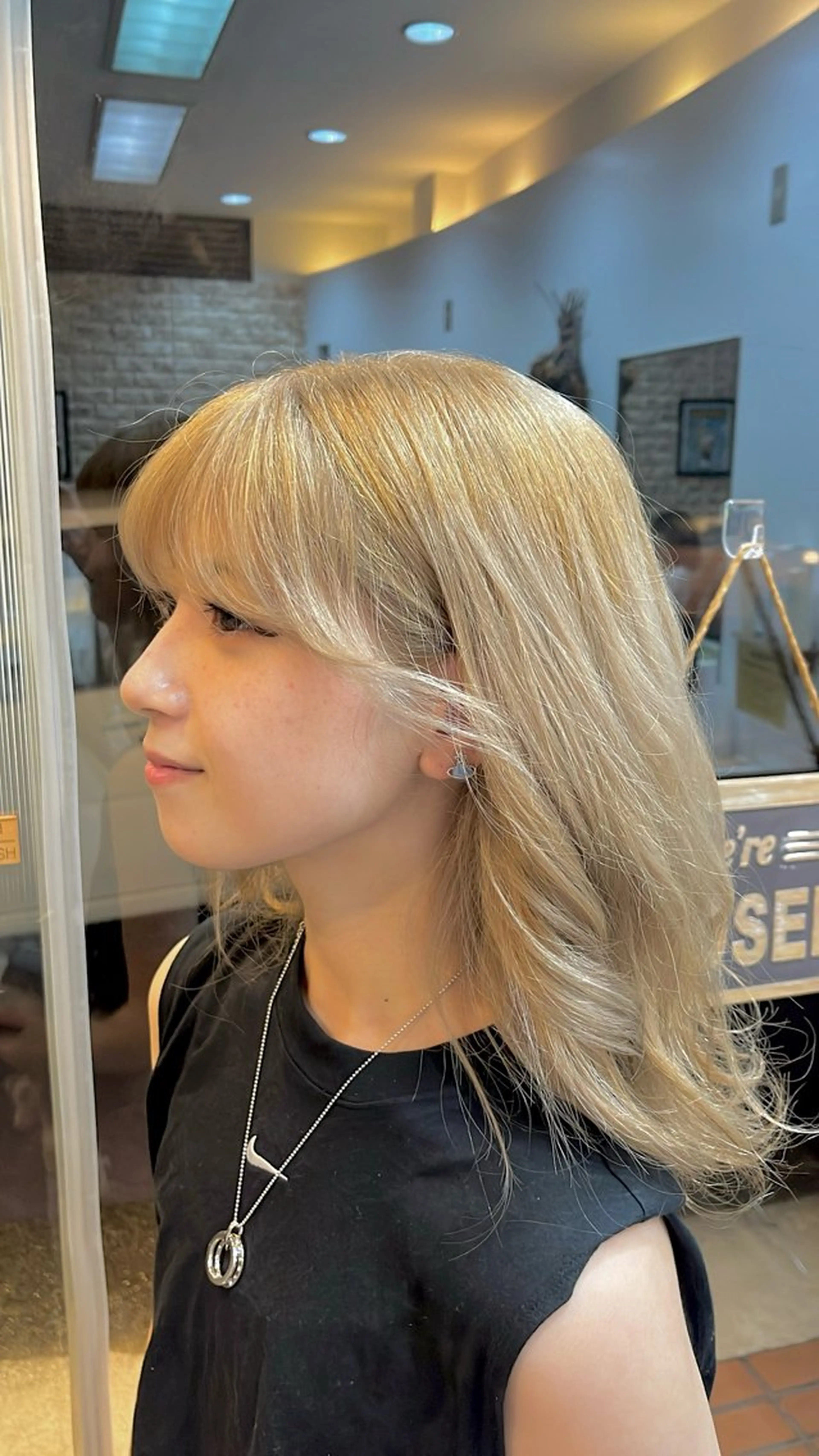 ミディアム カラー ベージュカラー ダブルカラー ハイトーンカラー 谷口 瑠南のヘアスタイル