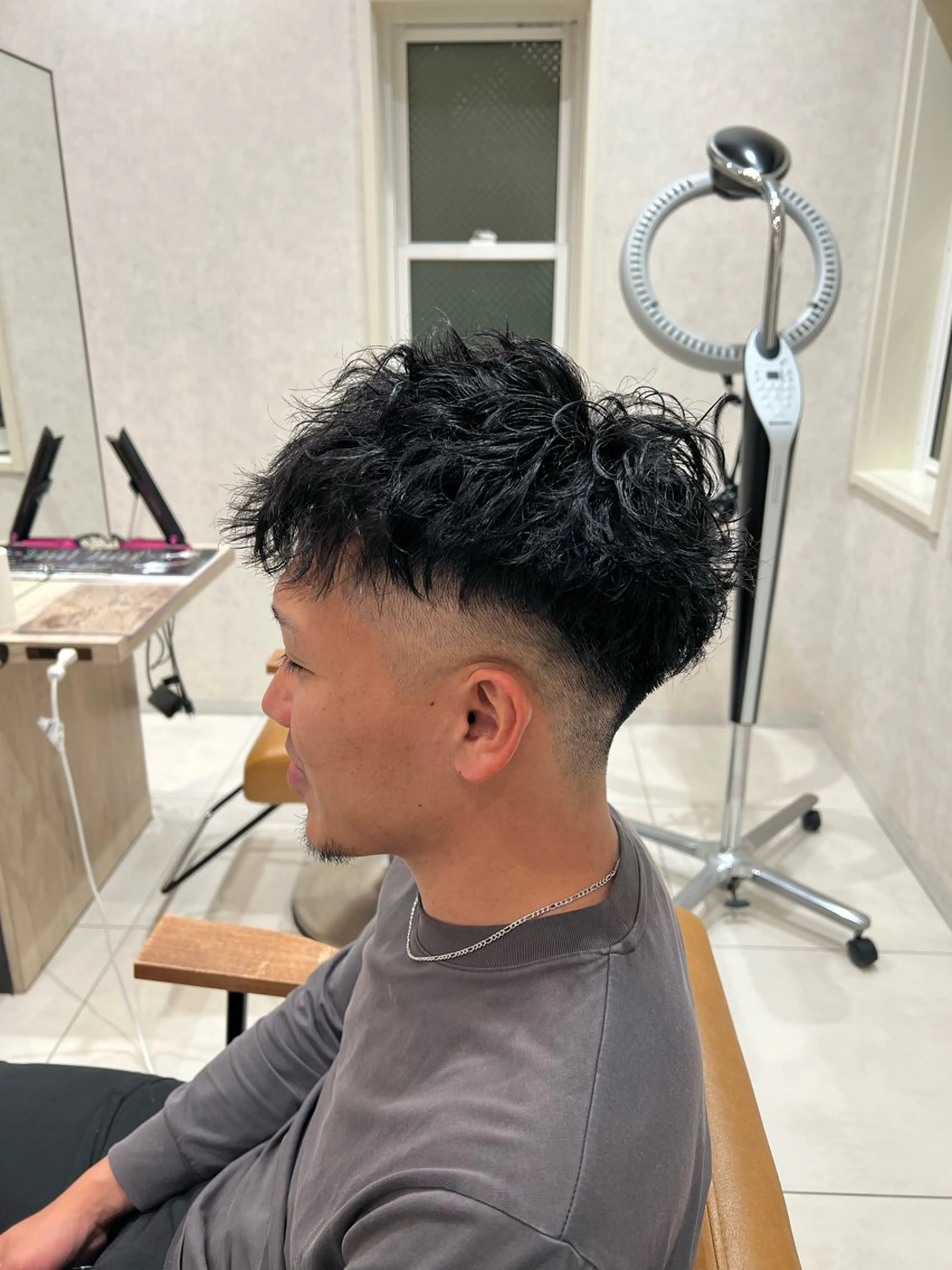 メンズ フェードカット メンズパーマ メンズツイストパーマ ツイストパーマ メンズ特化フェザー パーマ🚗タケシのヘアスタイル