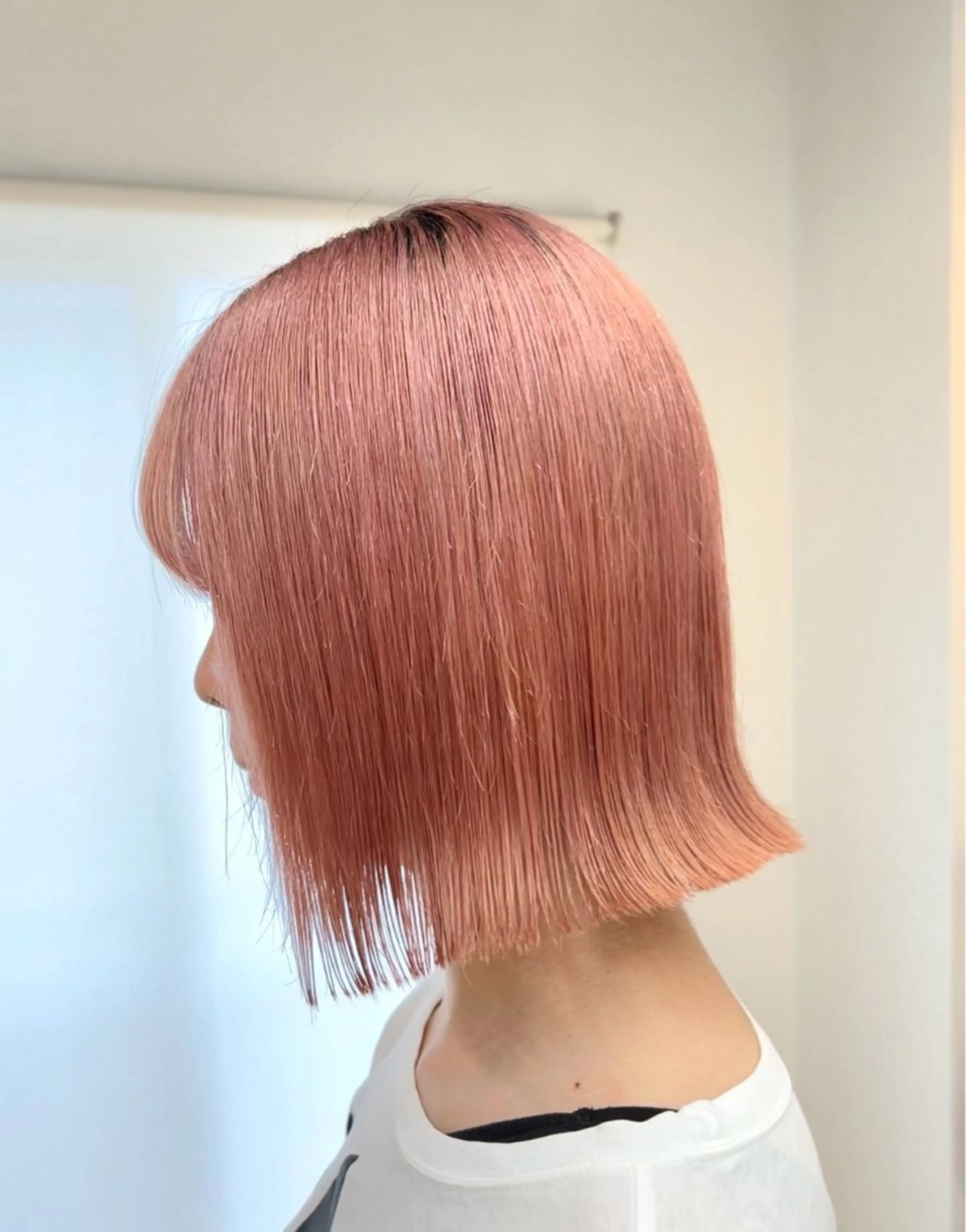 ミディアム カラー ピンクカラー カット ヘアカラー トリートメント 艶カラー/レイヤー/ ハイトーン/まなみのヘアスタイル