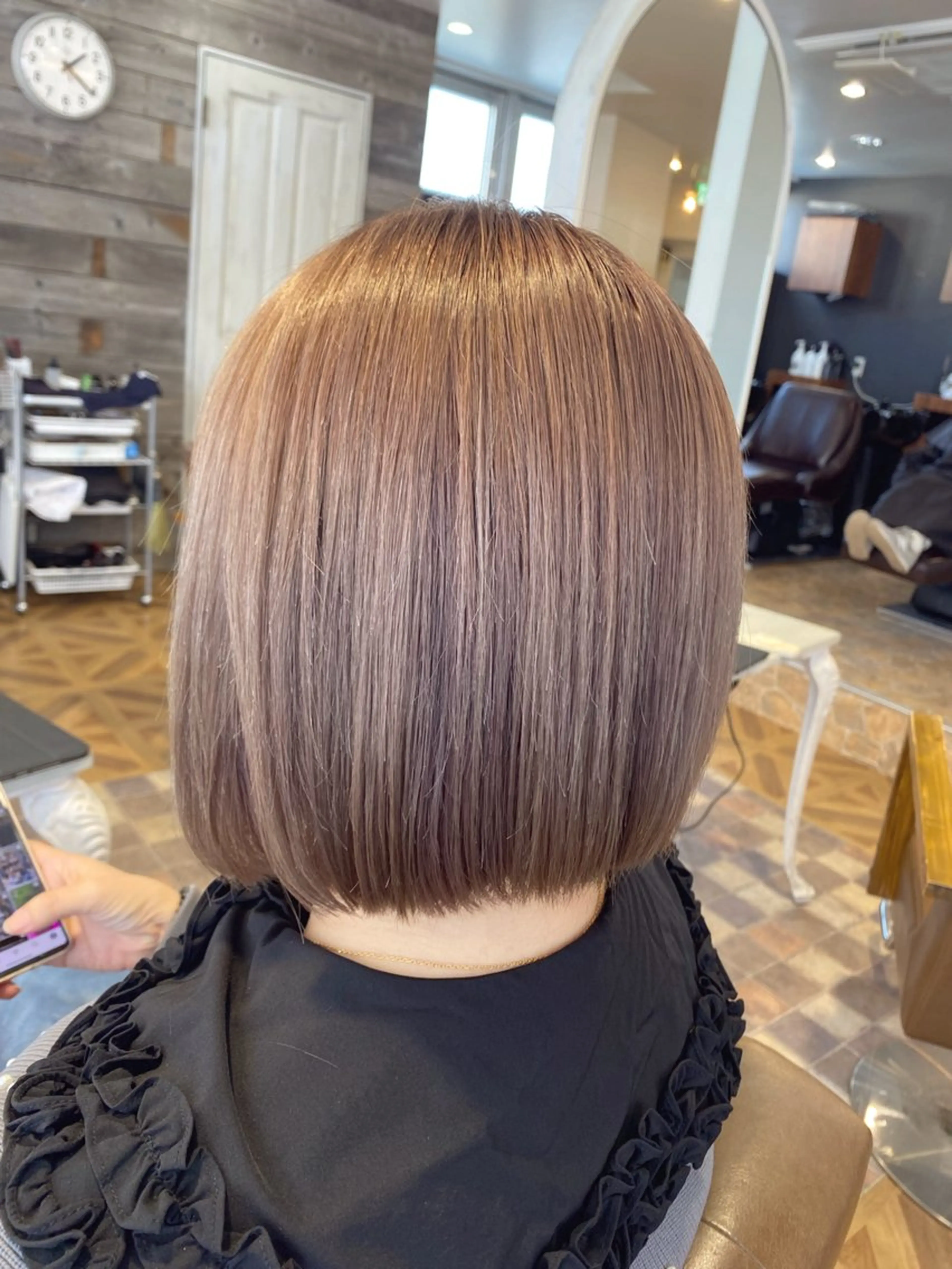 ミディアム カラー ベージュカラー ブリーチ ボブ 池田 恭介のヘアスタイル