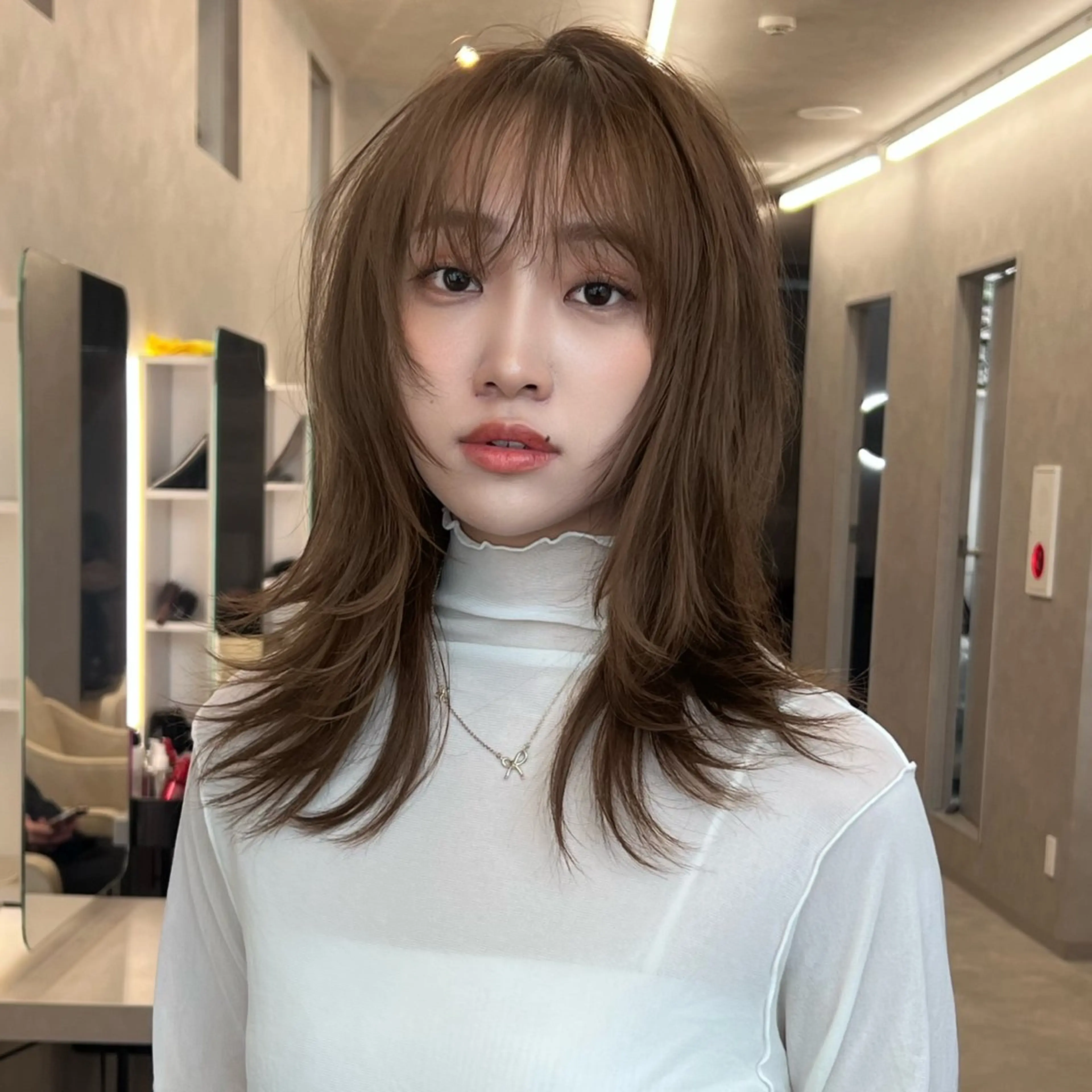 セミロング カラー ベージュカラー 透明感カラー レイヤーカット カット ヘアカラー トリートメント 山中 欧輔のヘアスタイル