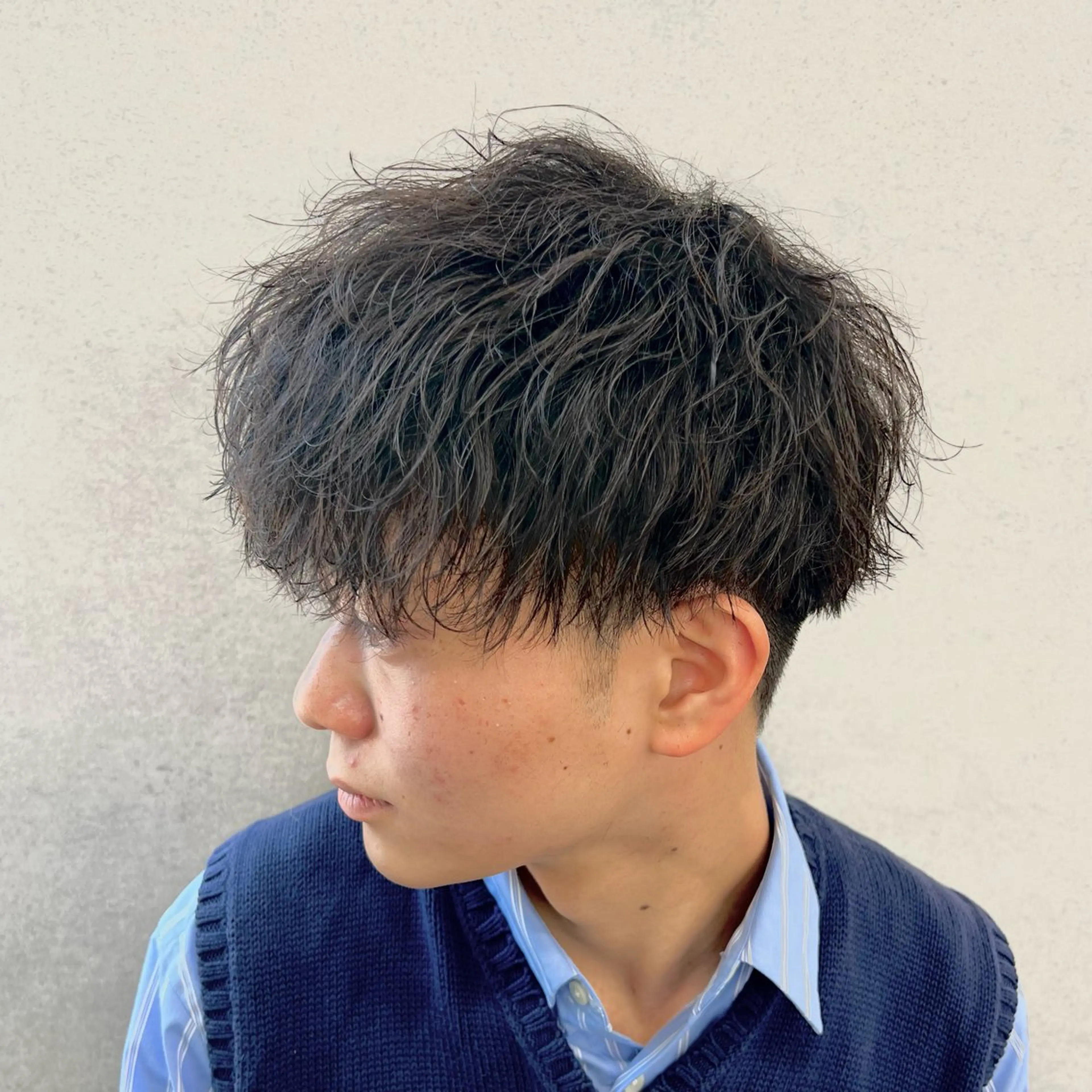 ショート カラー パーマ ヘアアレンジ メンズ センターパート メンズハイライト メンズメッシュ マッシュ メンズパーマ 仕上がり満足度No. 1🔥BLUCK🔥のヘアスタイル