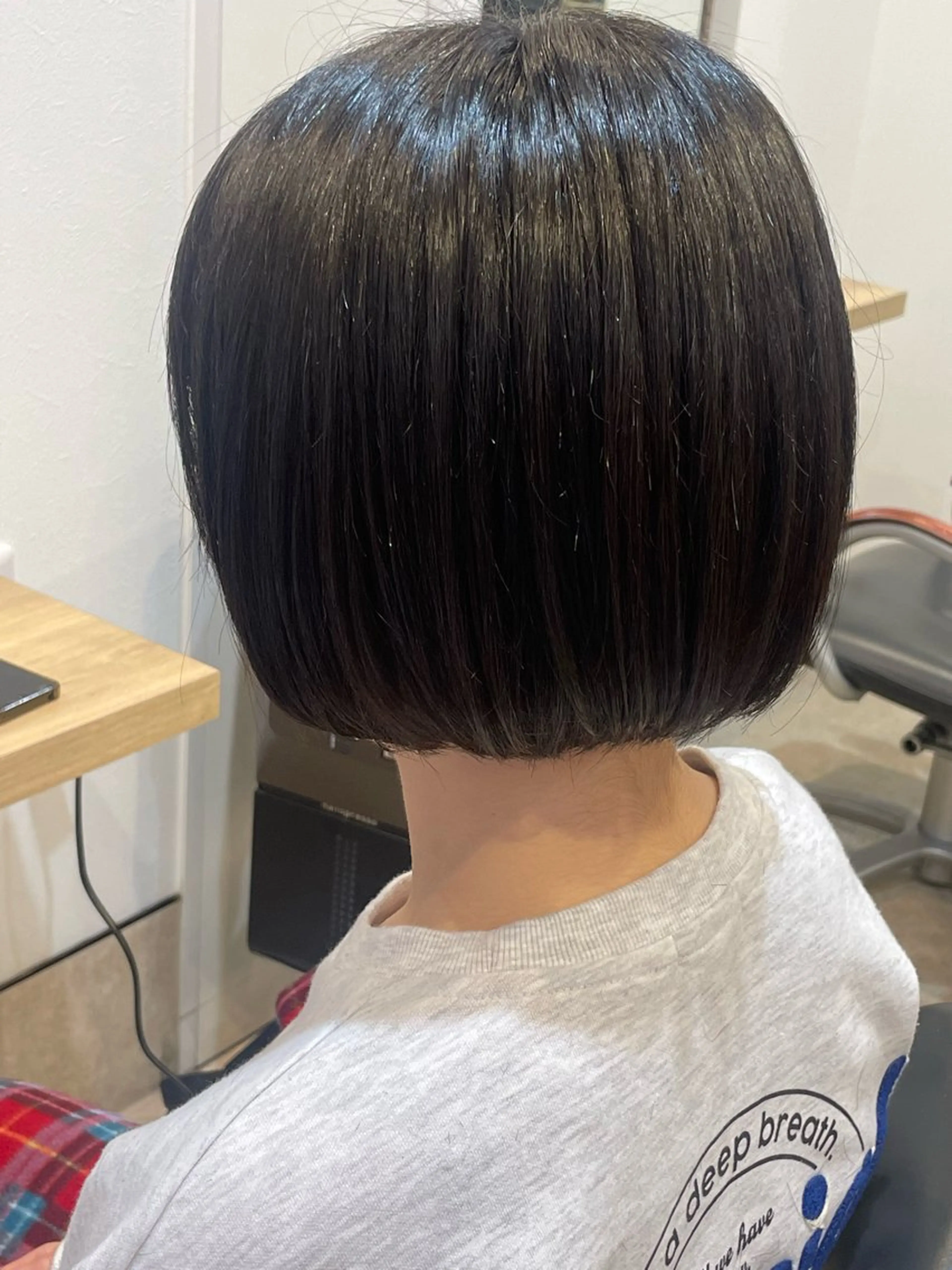 ミディアム 小萩沢 楓香のヘアスタイル