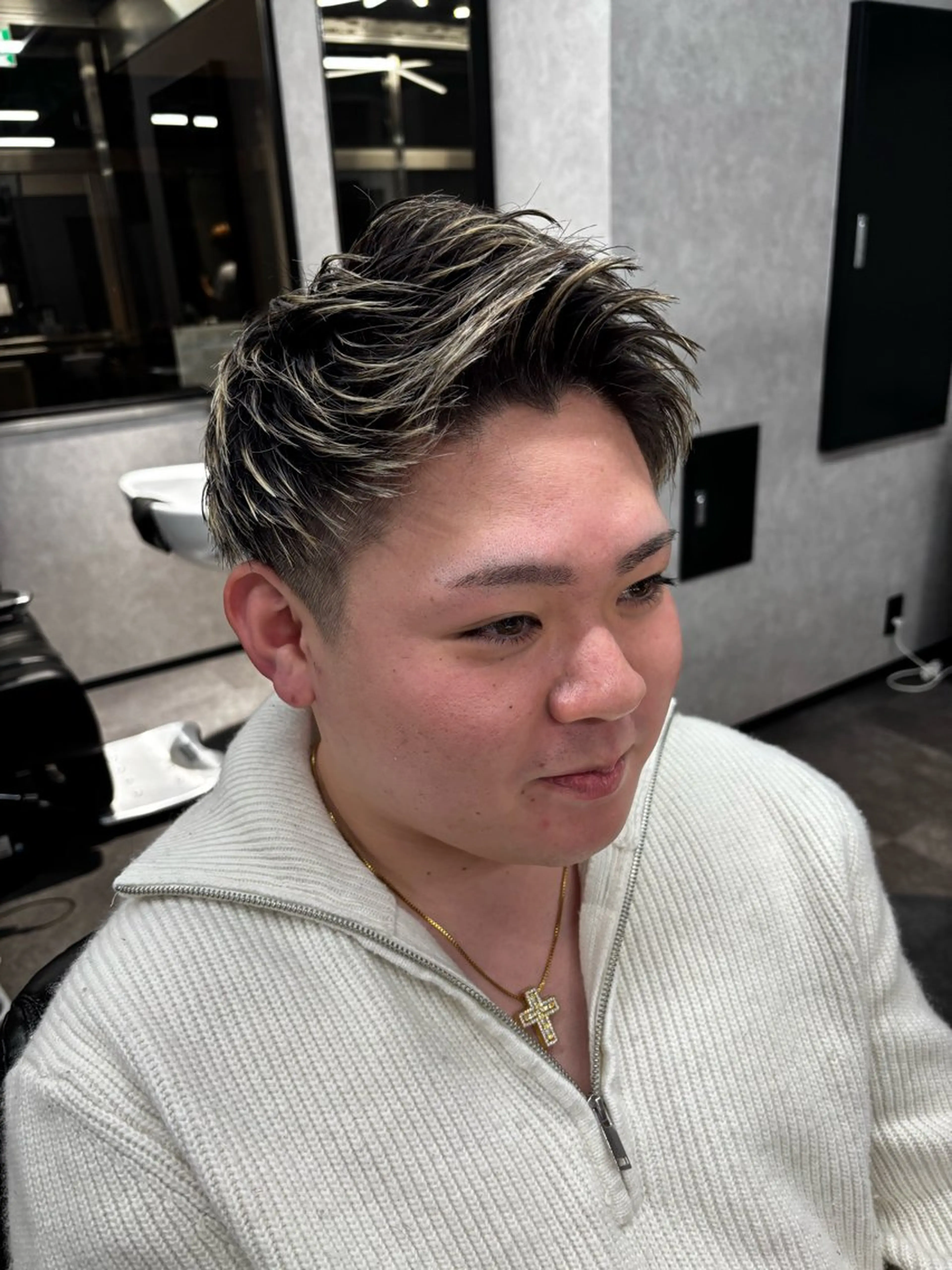 ショート メンズ カット ヘアカラー 横田 剣己のヘアスタイル