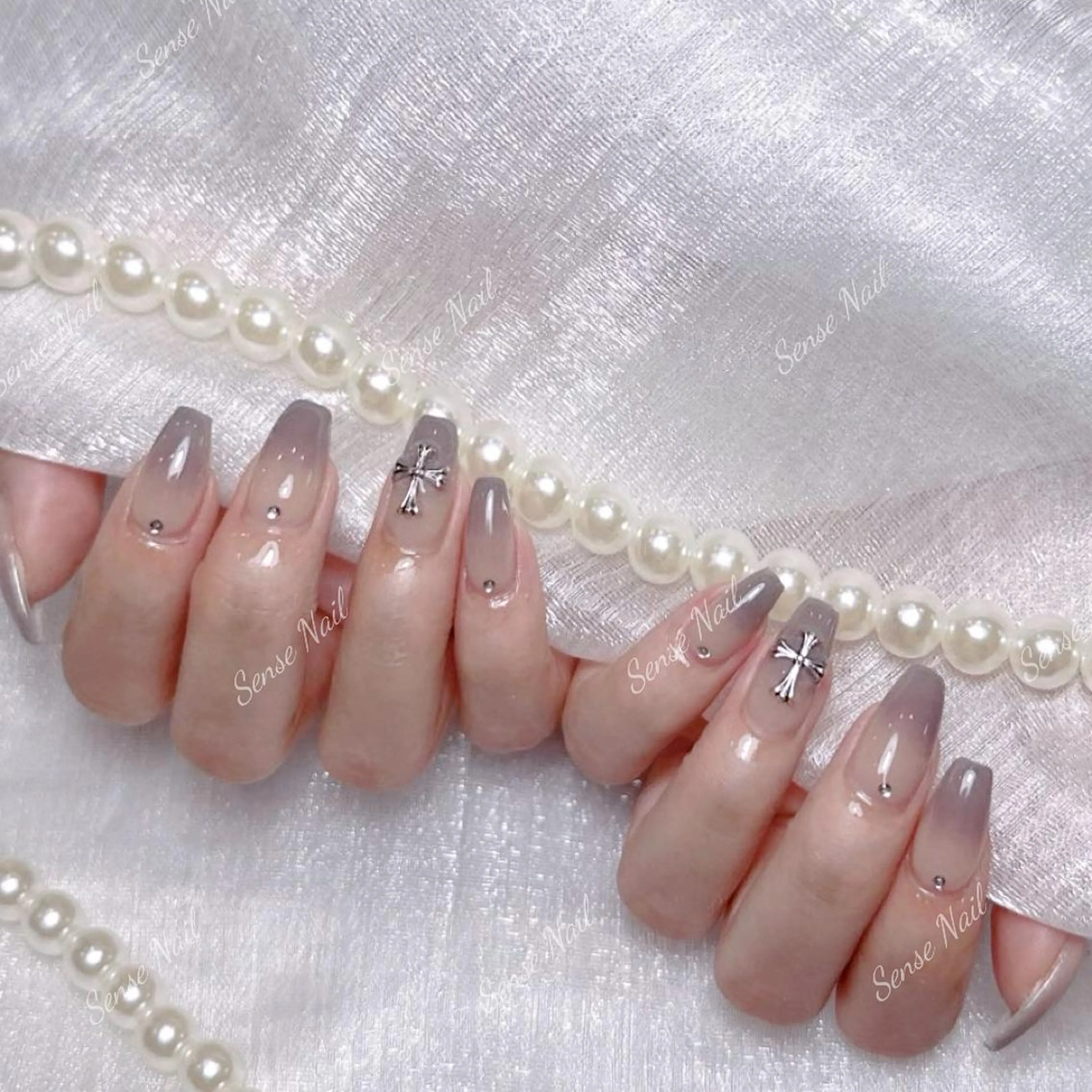ネイル ハンドネイル ハンドケア Queening 🦋のネイルデザイン