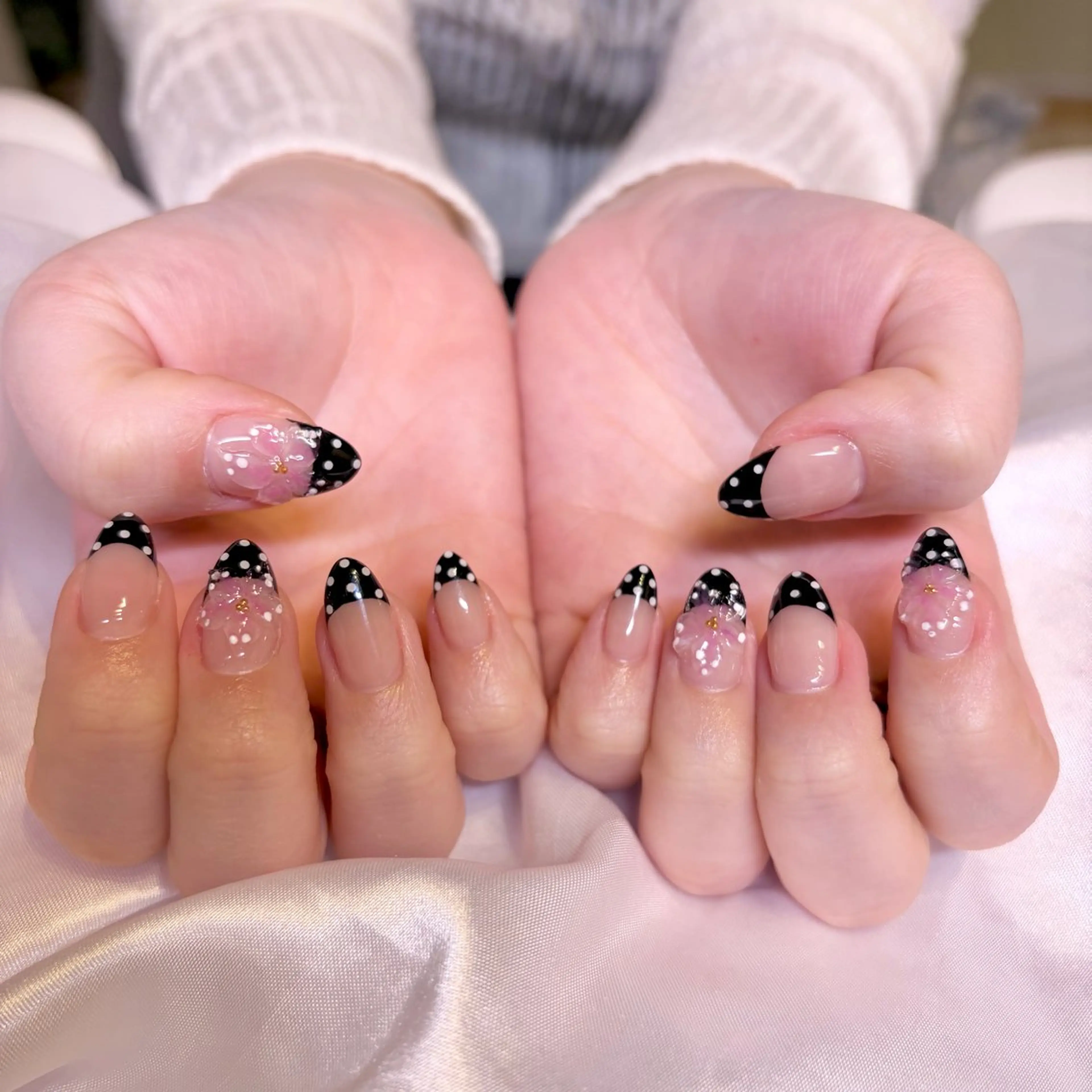 ネイル ドット フレンチネイル ハンドネイル nail salon e'mu💐のネイルデザイン
