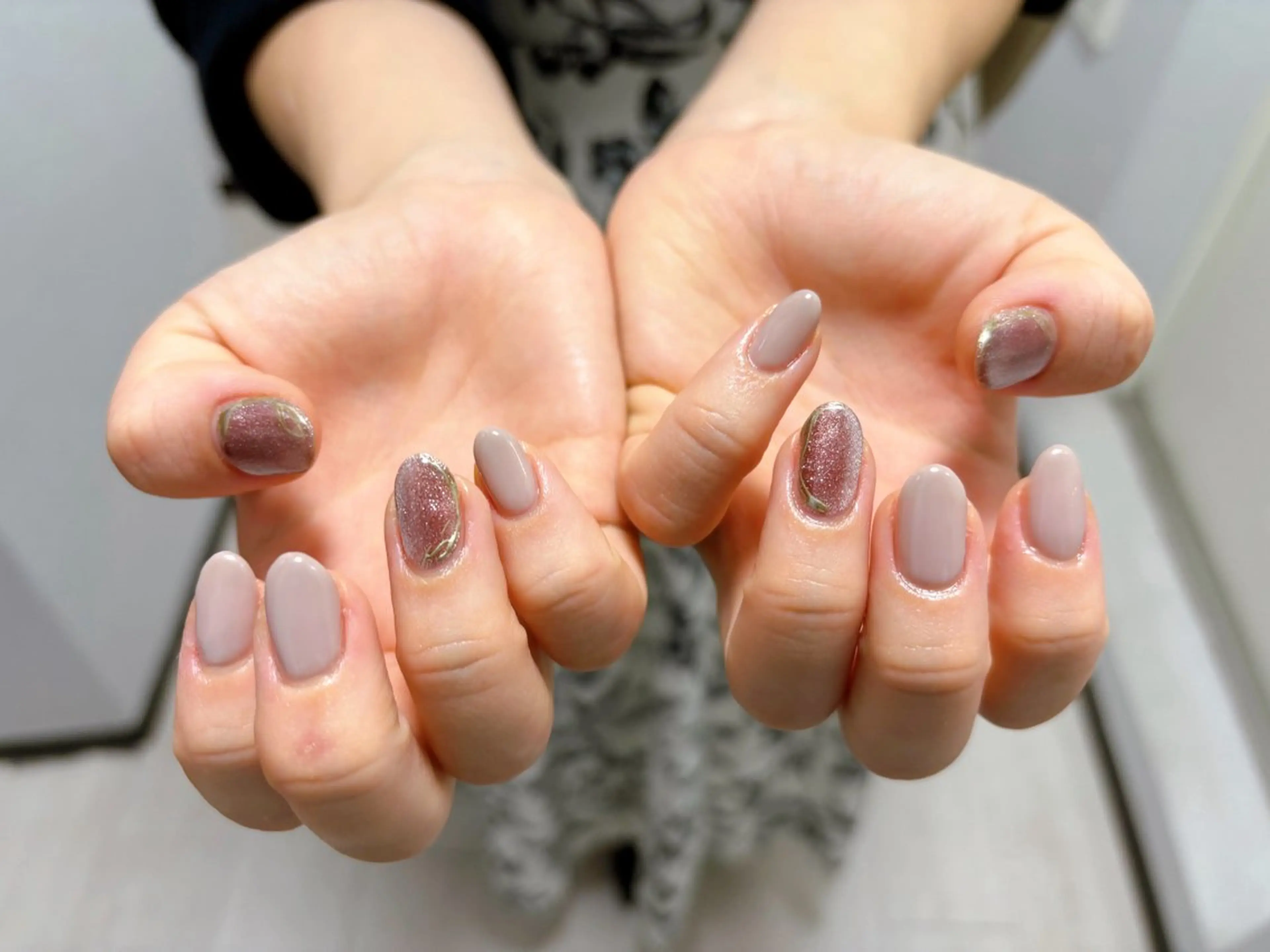 ネイル ゴールド マグネットネイル Lani🌈Nail Konatsuのネイルデザイン