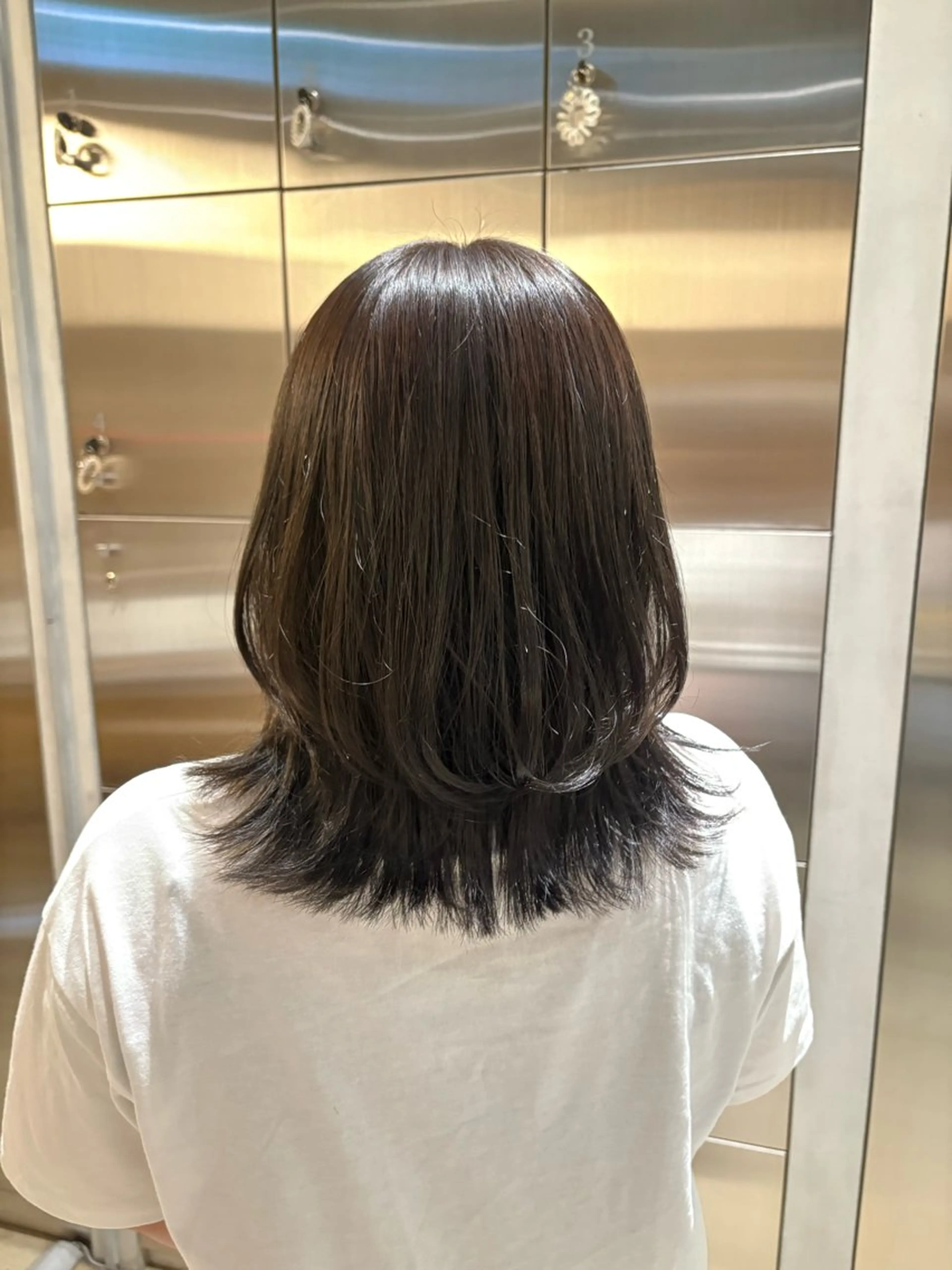 ミディアム カラー ブリーチ 透明感カラー グレージュ イルミナカラー オリーブグレージュ 樋口 花穂のヘアスタイル