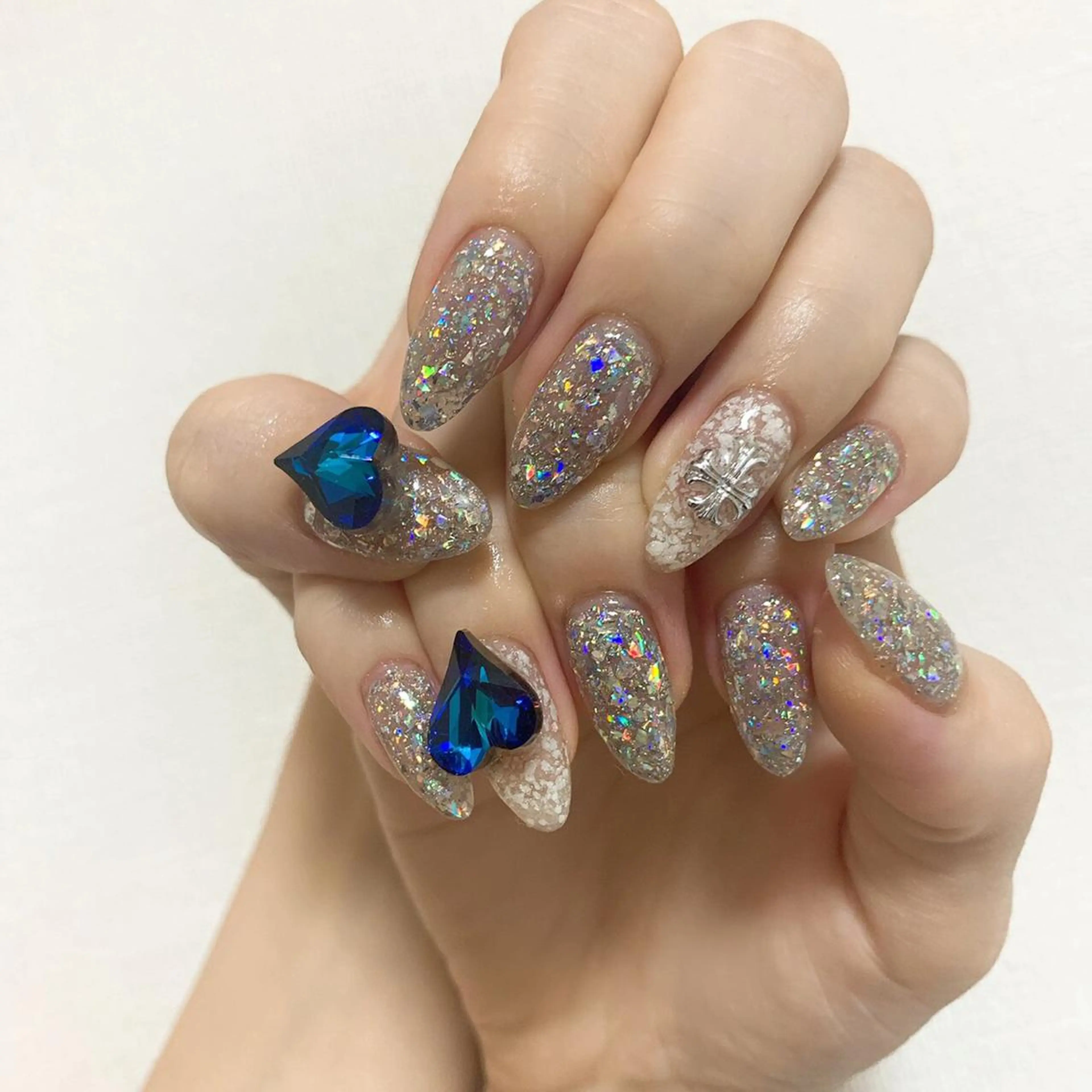 ネイル ハート キラキラネイル vivi nailのネイルデザイン