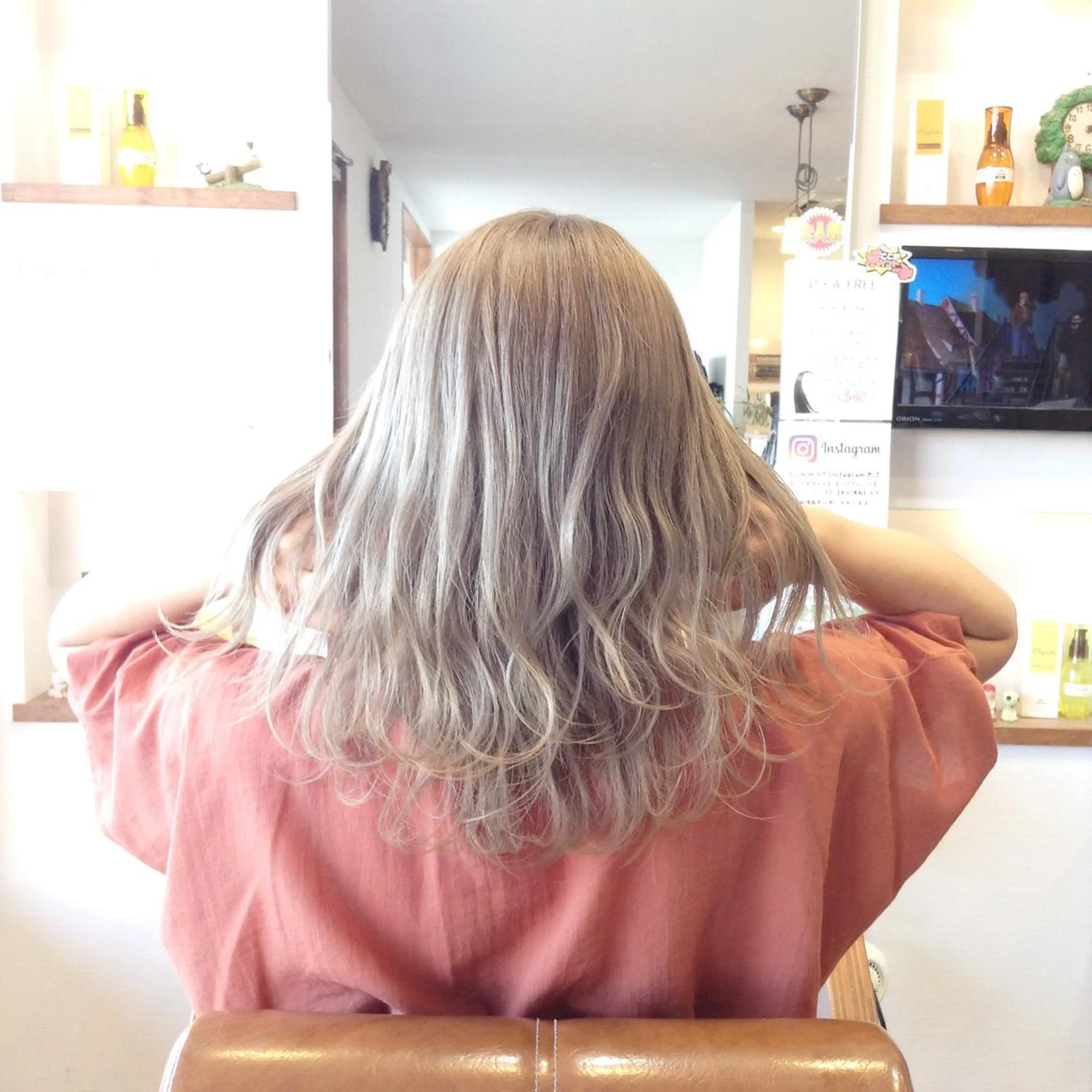 ミディアム カラー アディクシーカラー ダブルカラー ハイライトカラー イルミナカラー 3Dハイライト カット ヘアカラー トリートメント 辨天 勇介のヘアスタイル