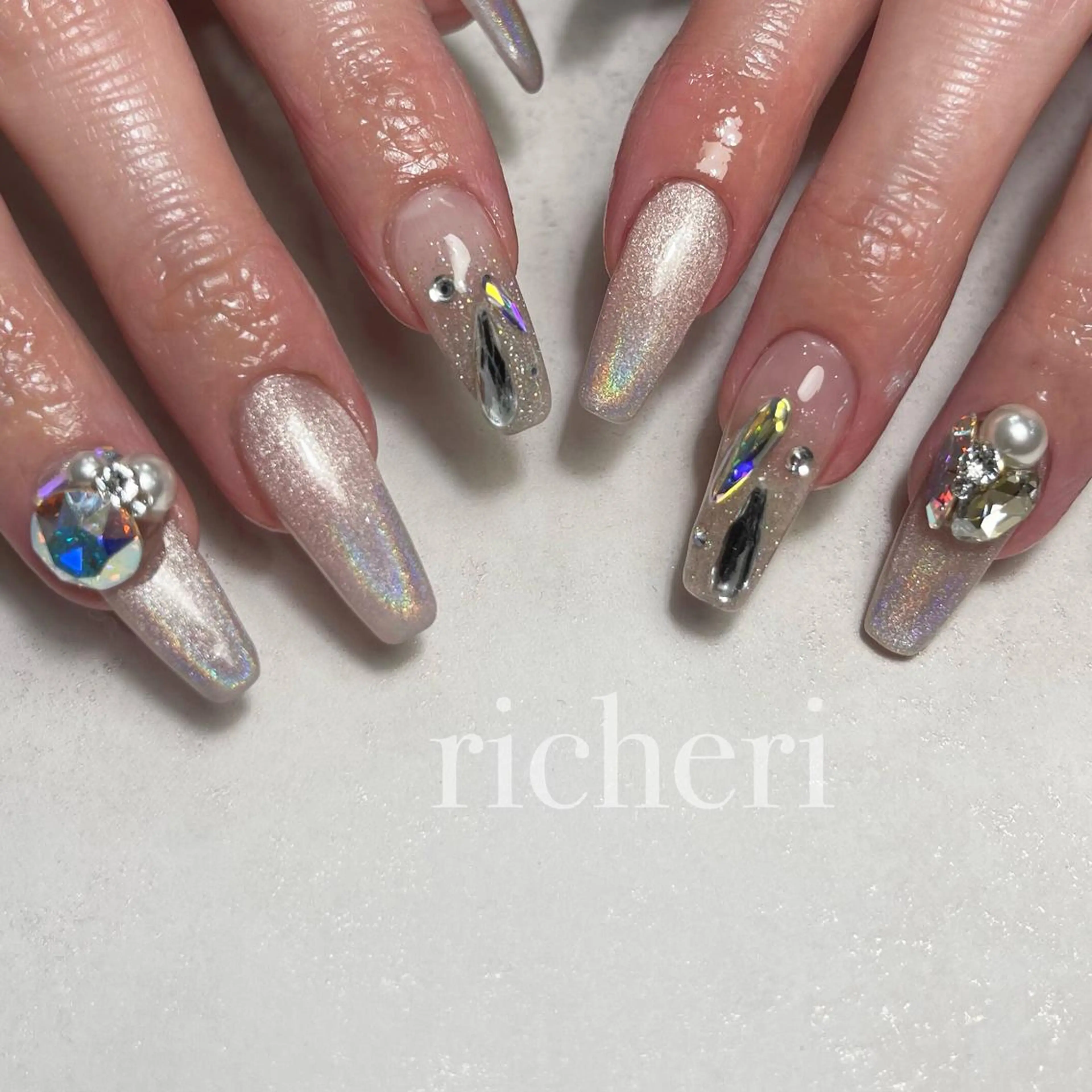 ミディアム ネイル 韓国風ヘア アートネイル フラッシュネイル フレンチネイル ジェルネイル ハンドネイル richeri beautyのエステ・リラクイメージ