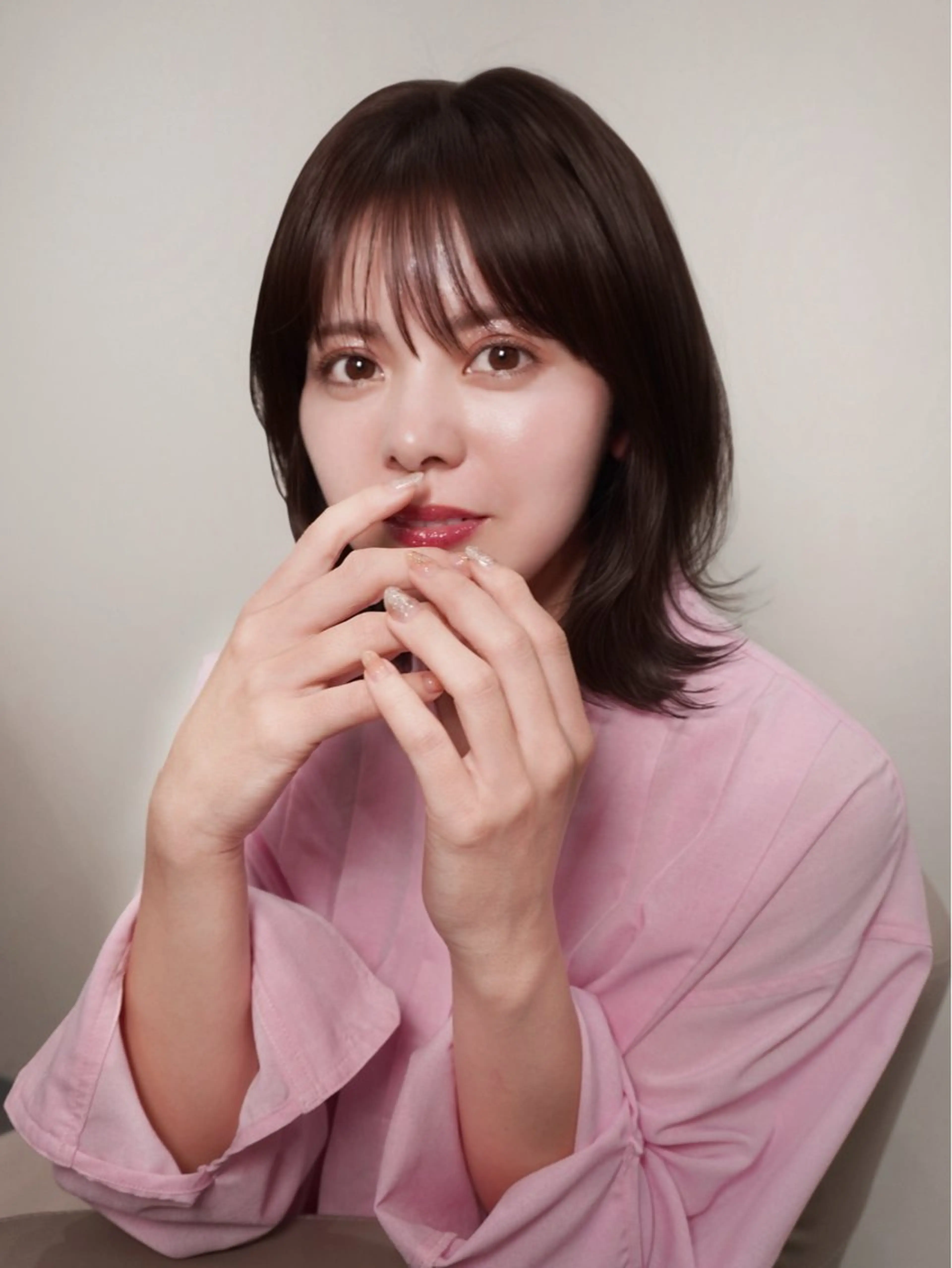 ミディアム コテ巻き/パーマ/艶 透明感/荻原凜太郎のヘアスタイル