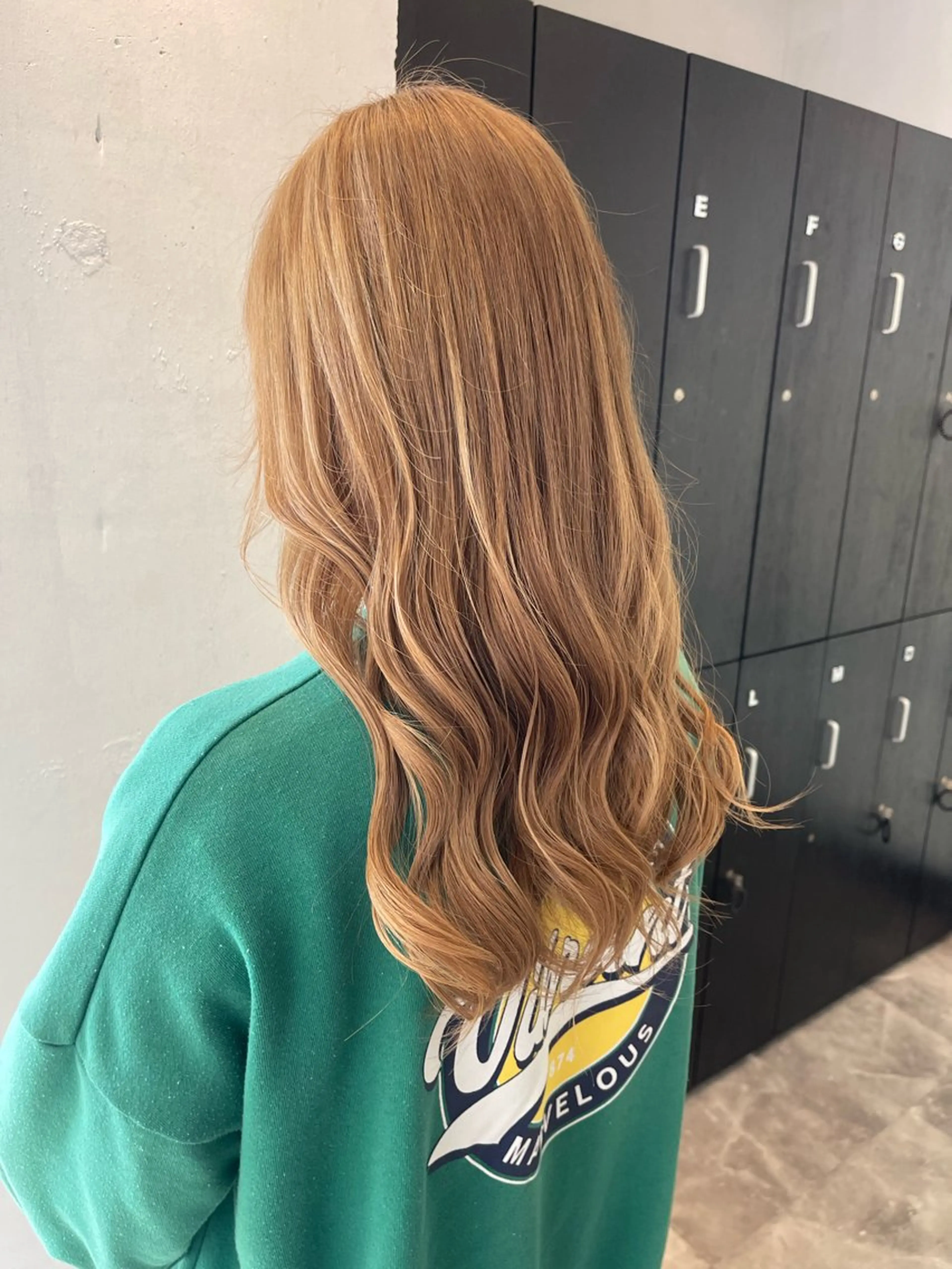 ロング ヘアカラー 縮毛矯正🐼暖色 根本侑季のヘアスタイル