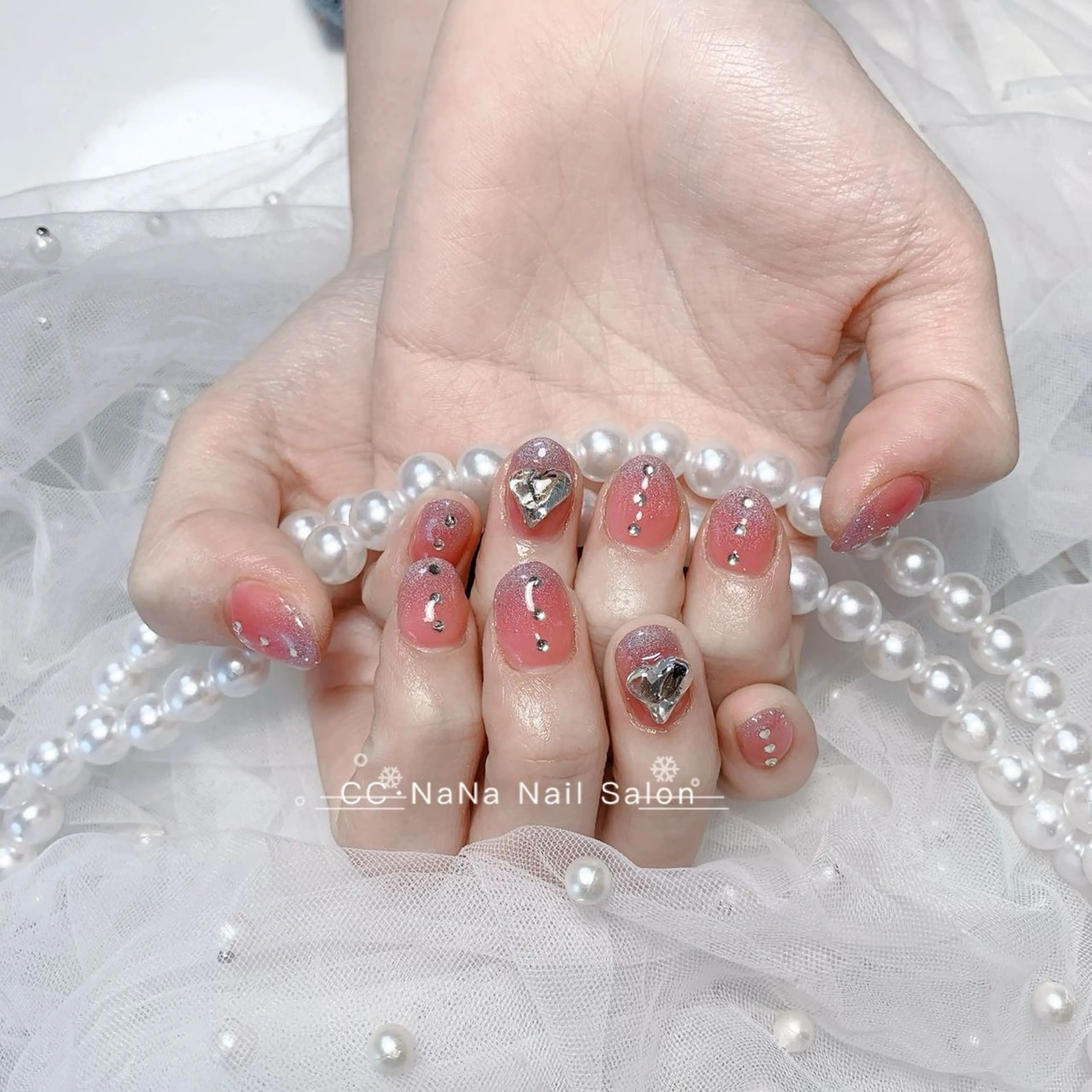 ネイル チークネイル フラッシュネイル ハート キラキラネイル 韓国ネイル ハンドネイル 💎CC・NaNa 韓国風ネイル🌙Cのネイルデザイン