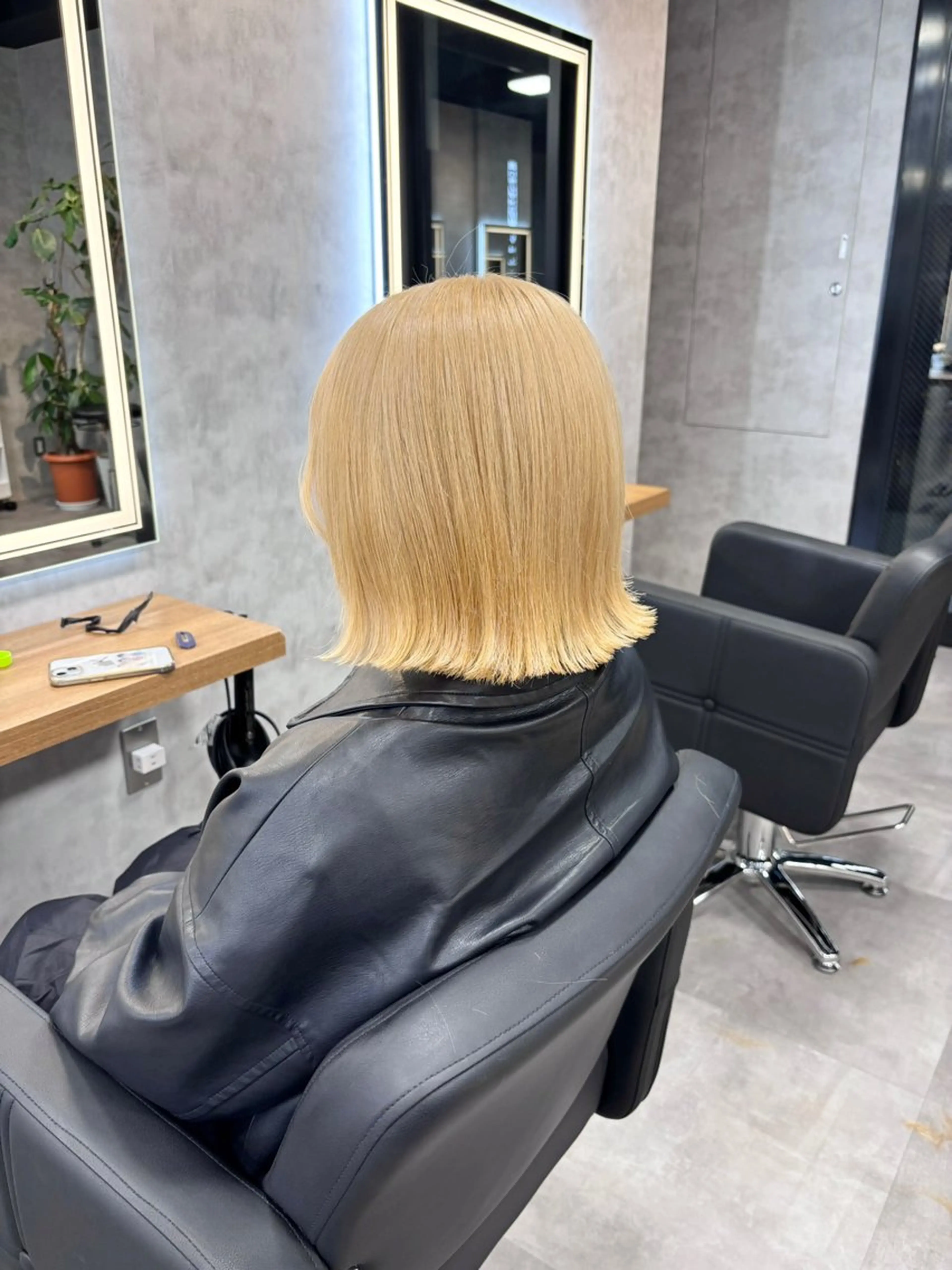 ロング カラー パーマ ヘアアレンジ ヘアカラー トリートメント ヘッドスパ ヘアセット 透明感ブリーチカラー 🌈TOMOHIROのヘアスタイル