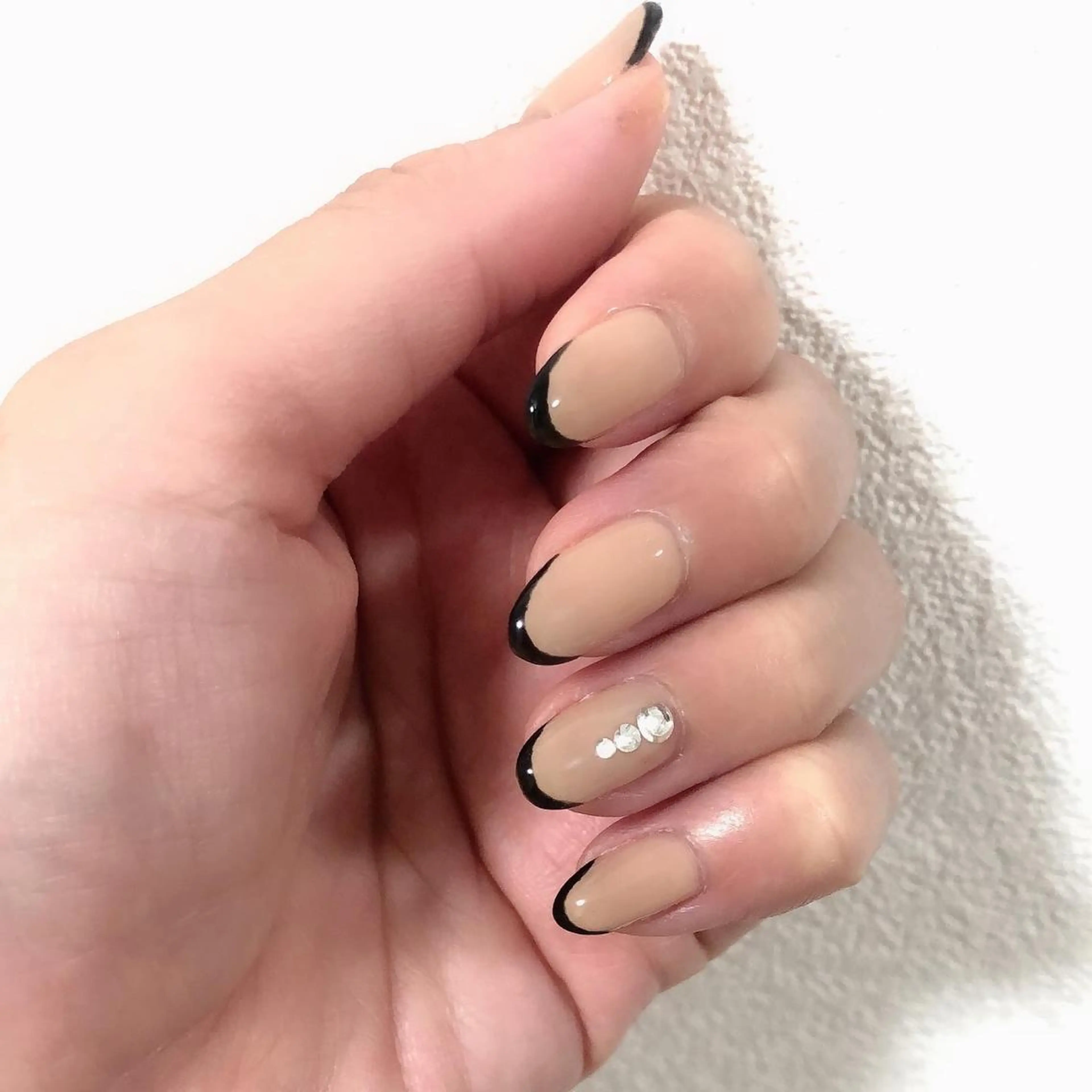 ネイル ハンドネイル emi ...の眉毛・アイブロウイメージ