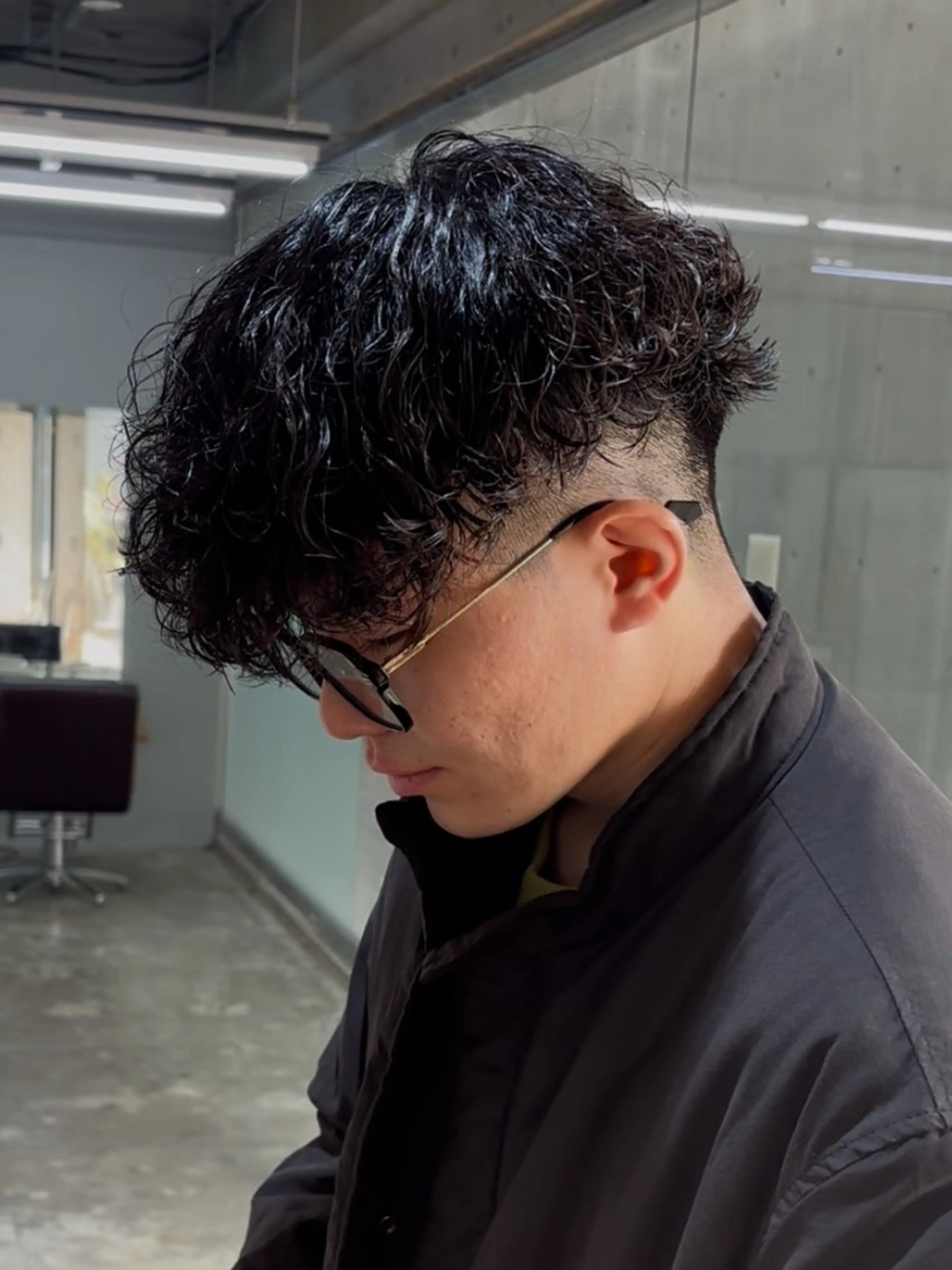 パーマ メンズ メンズパーマ 波巻きパーマ Dice所属・朋生/トップスタイリ スト/メンズパーマのヘアスタイル