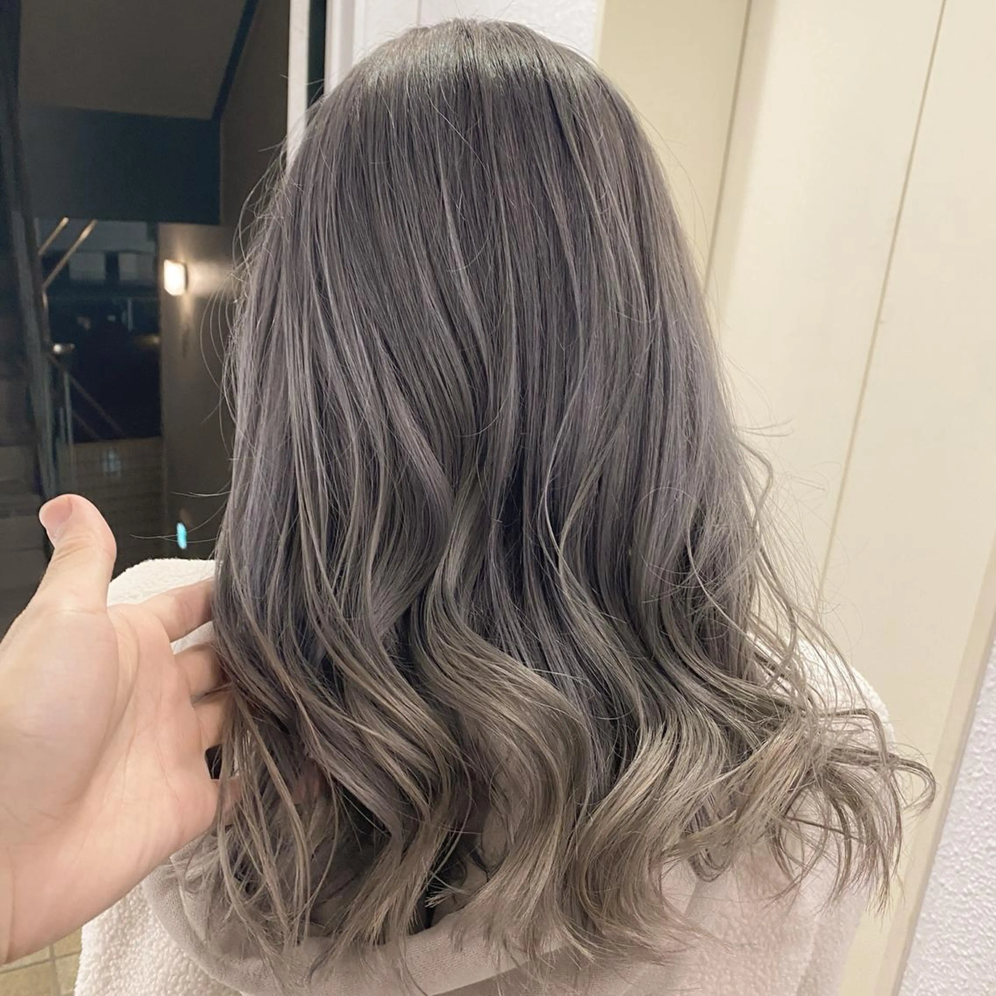 ミディアム カラー 透明感カラー グレージュ ヘアカラー ヤクシジ レンのヘアスタイル