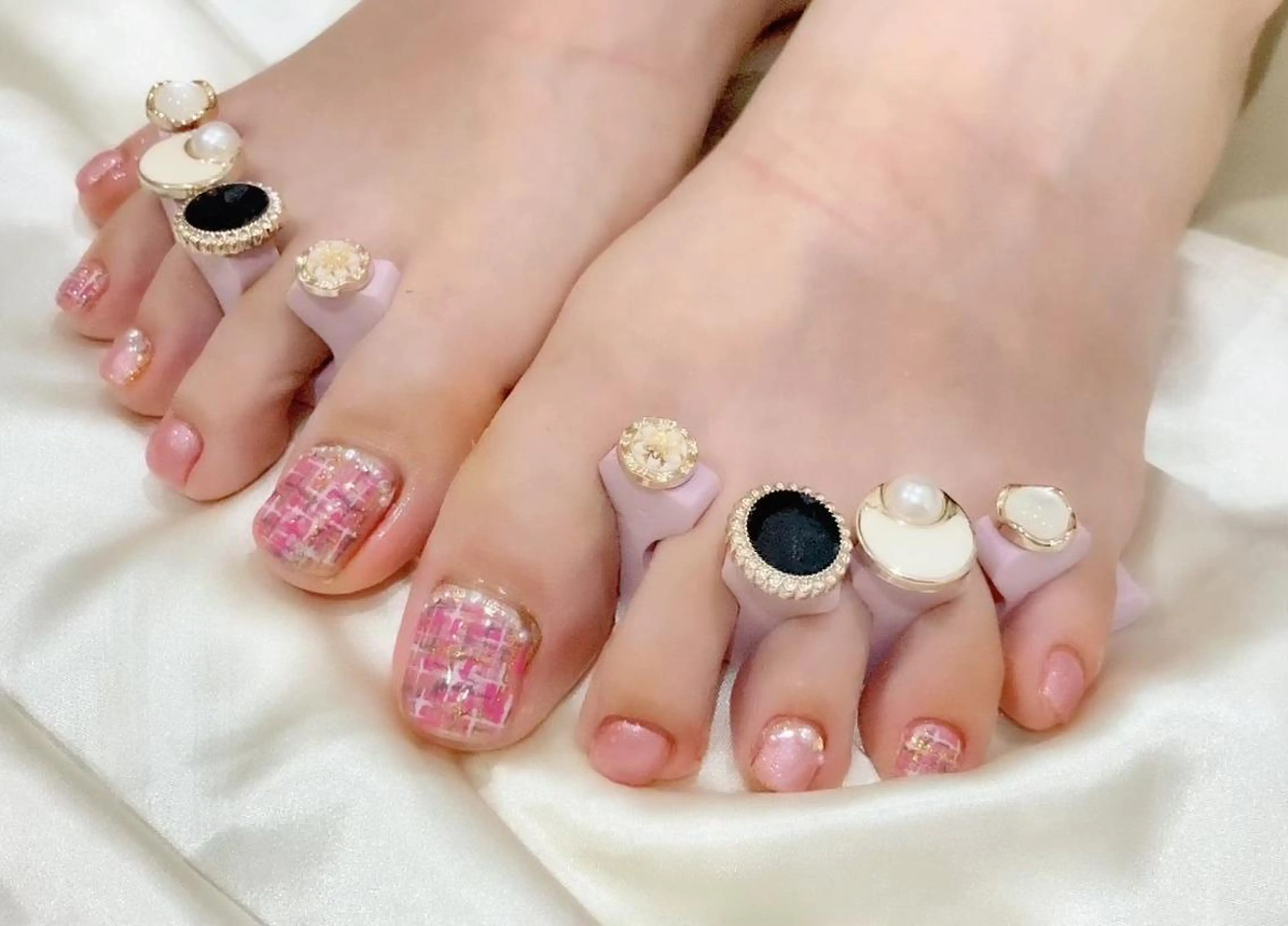 ネイル マツエク・マツパ アイブロウ 眉カラー 韓国風マツエク パリジェンヌラッシュリフト まつげパーマ 長さ出し フットネイル Nail&eye Belire 新宿のネイルデザイン