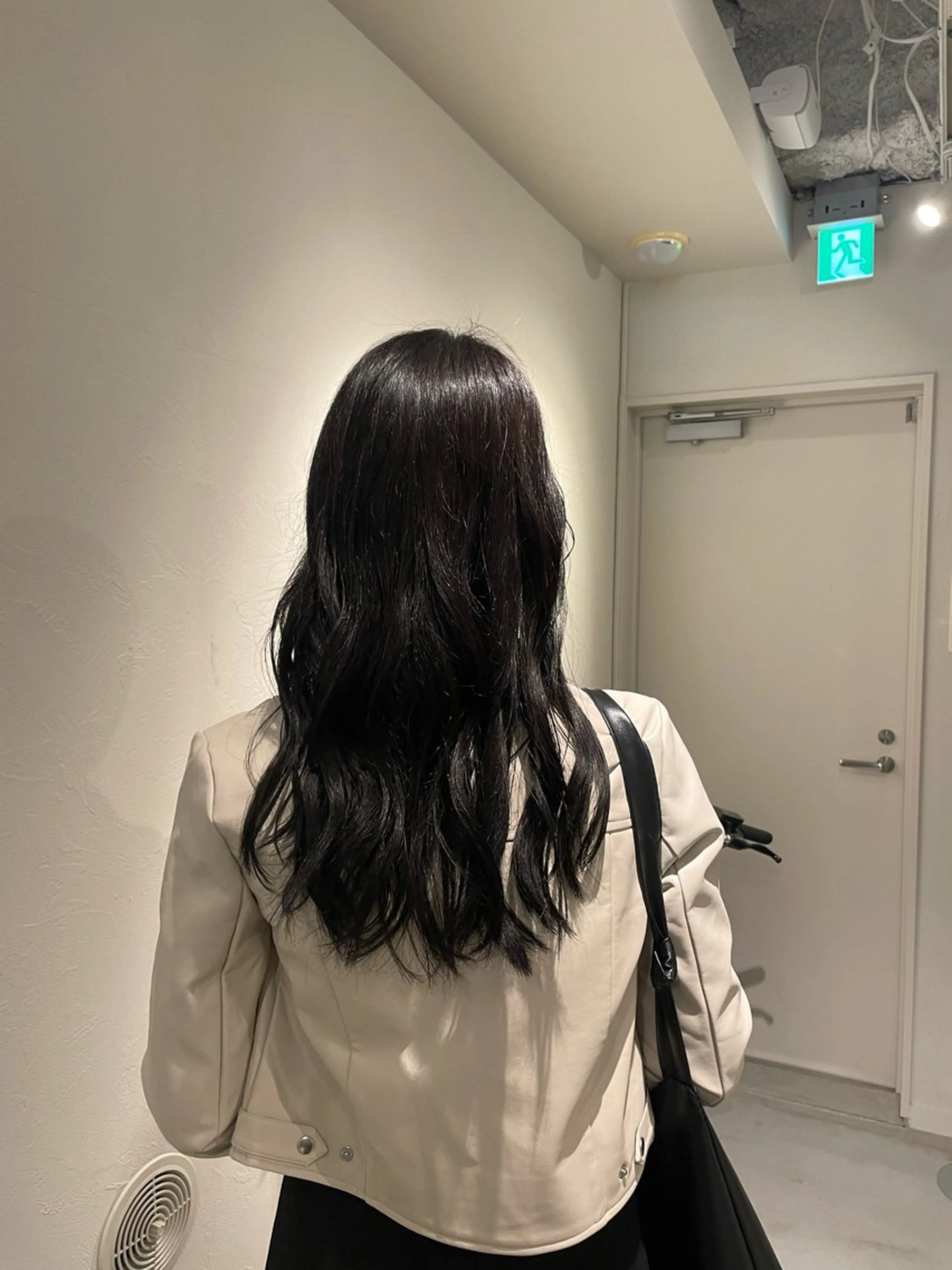 ロング カラー 黒髪 ヘアカラー tiel 小山莉々のヘアスタイル