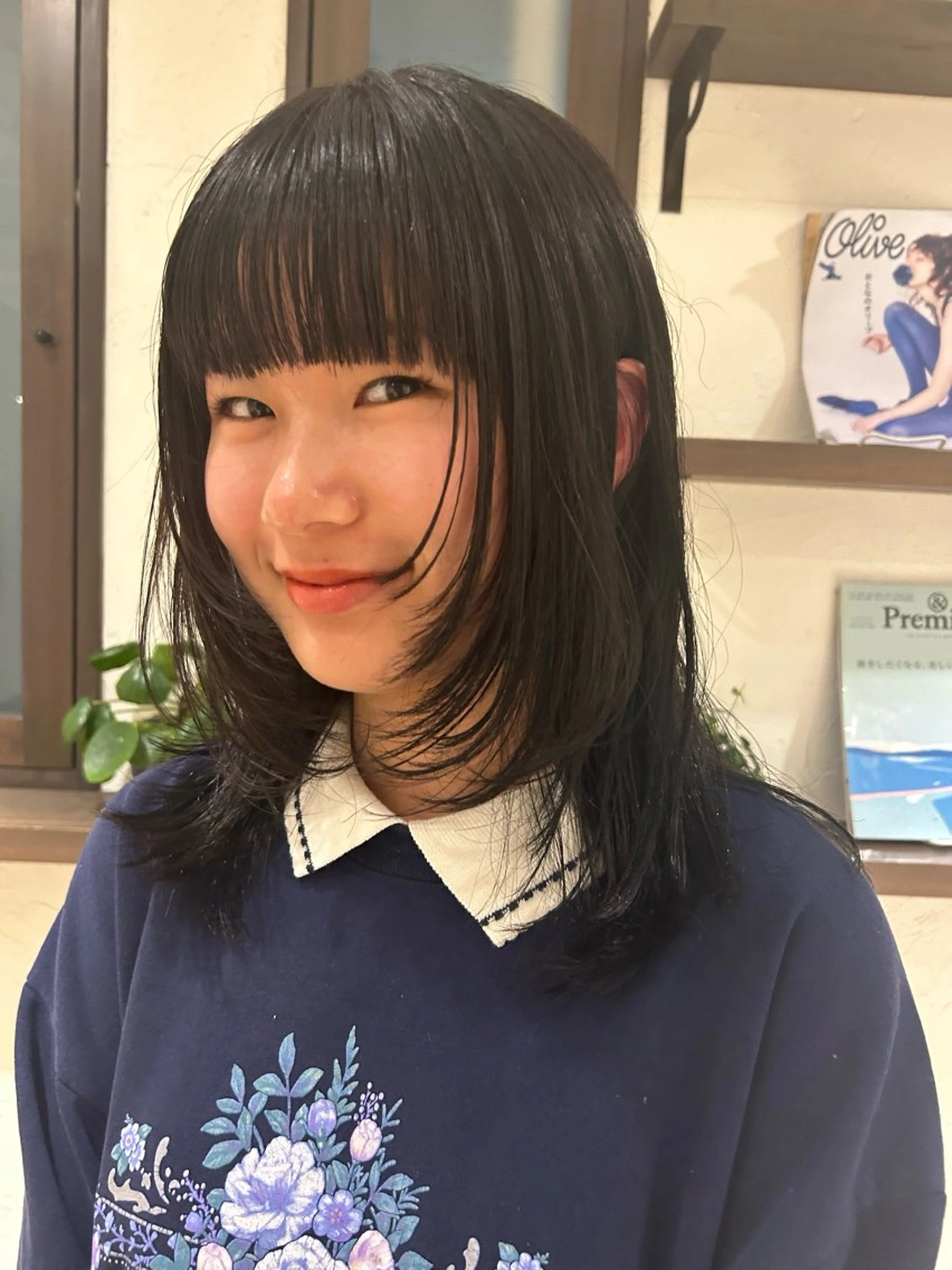 ミディアム カラー 黒髪 ブルーカラー ブルーブラック 顔周りカット レイヤーカット カラーリスト IKUHOのヘアスタイル