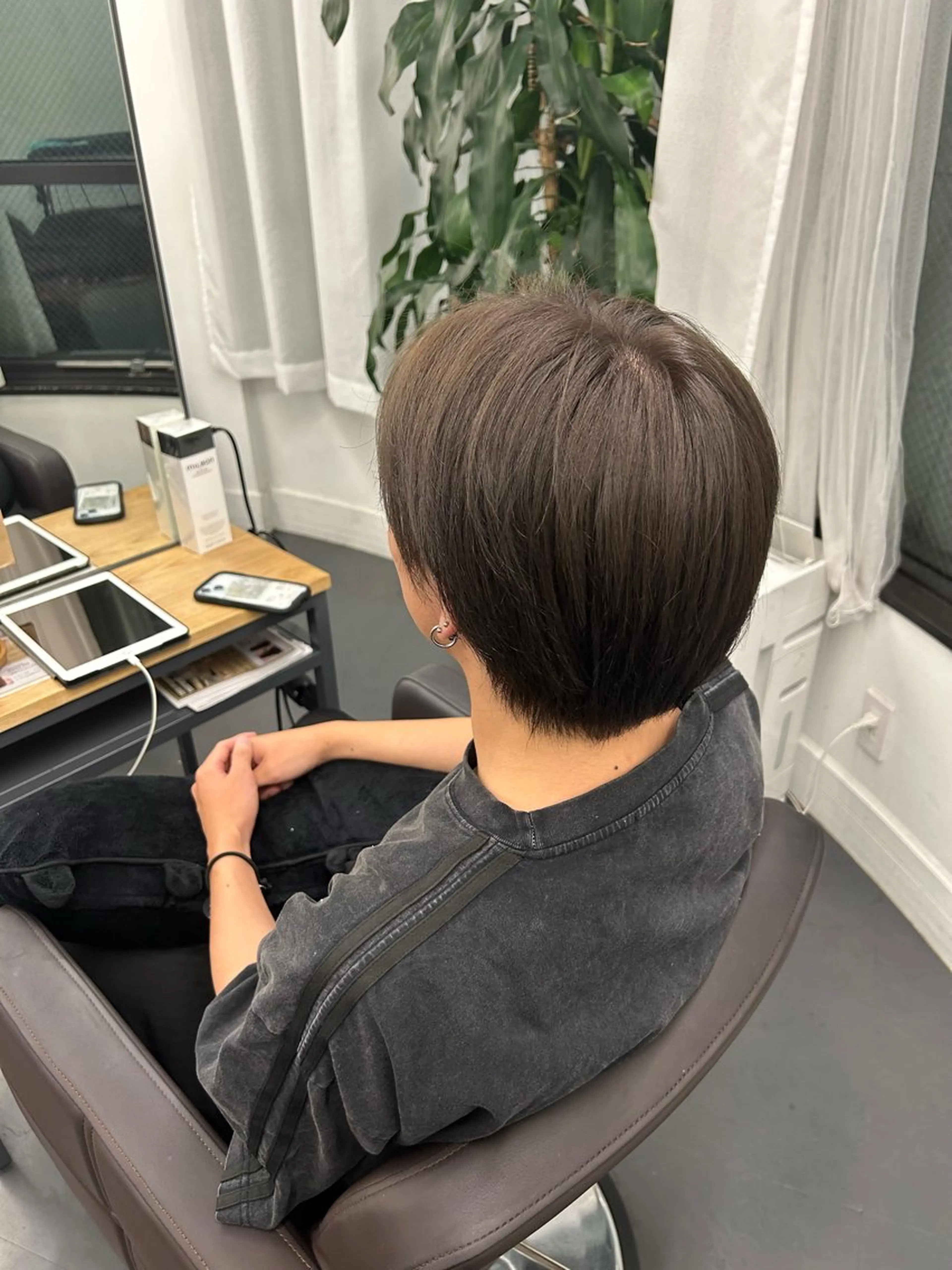 ショート カラー ヘアカラー 顔周りレイヤー/ ふわあいりのヘアスタイル