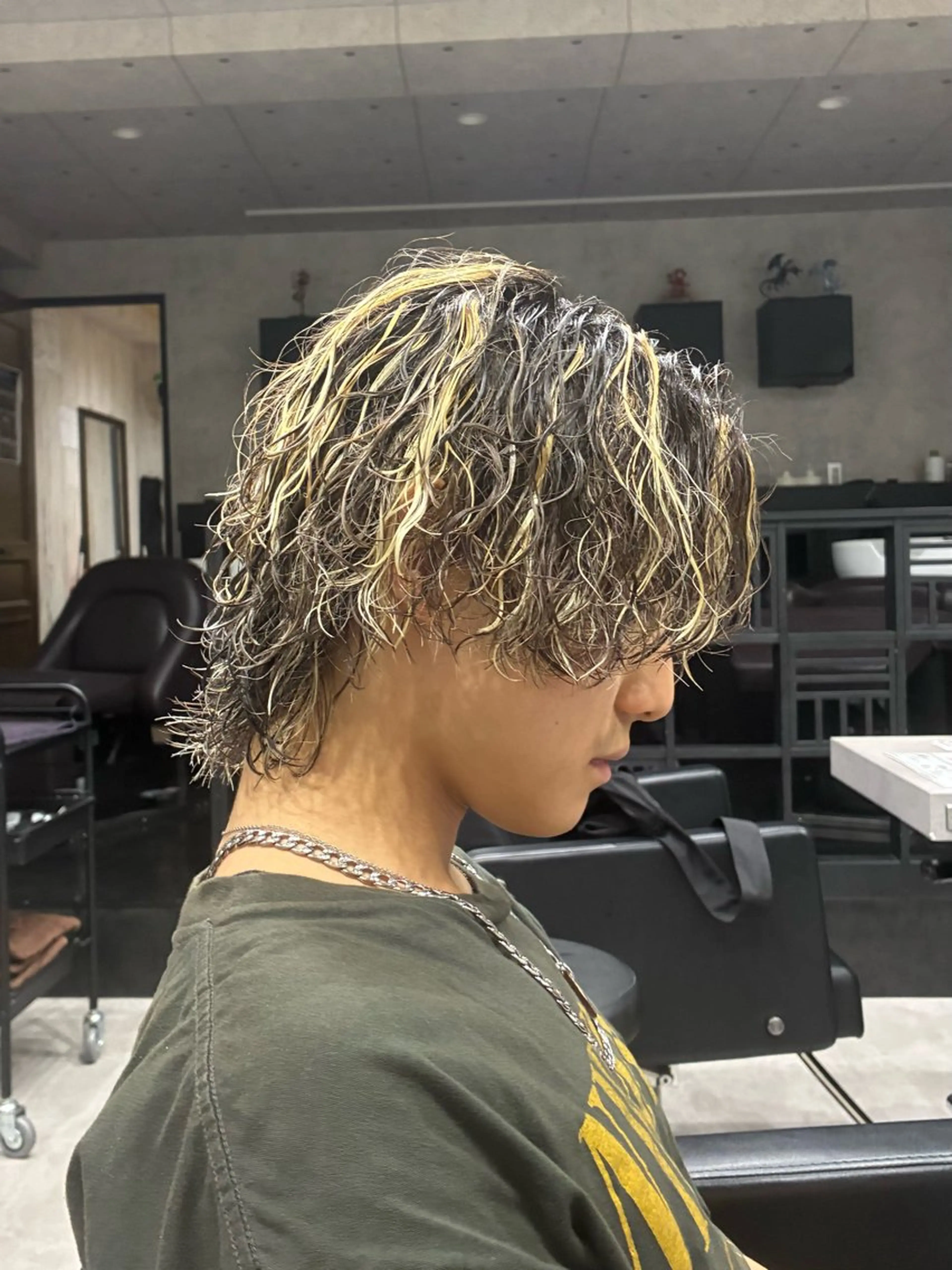 ミディアム パーマ メンズ メンズハイライト メンズメッシュ ボブ ハイライト カット ヘアカラー パーマ トリートメント ヘアセット メンズパーマ特化💈 髙木颯太💈のヘアスタイル