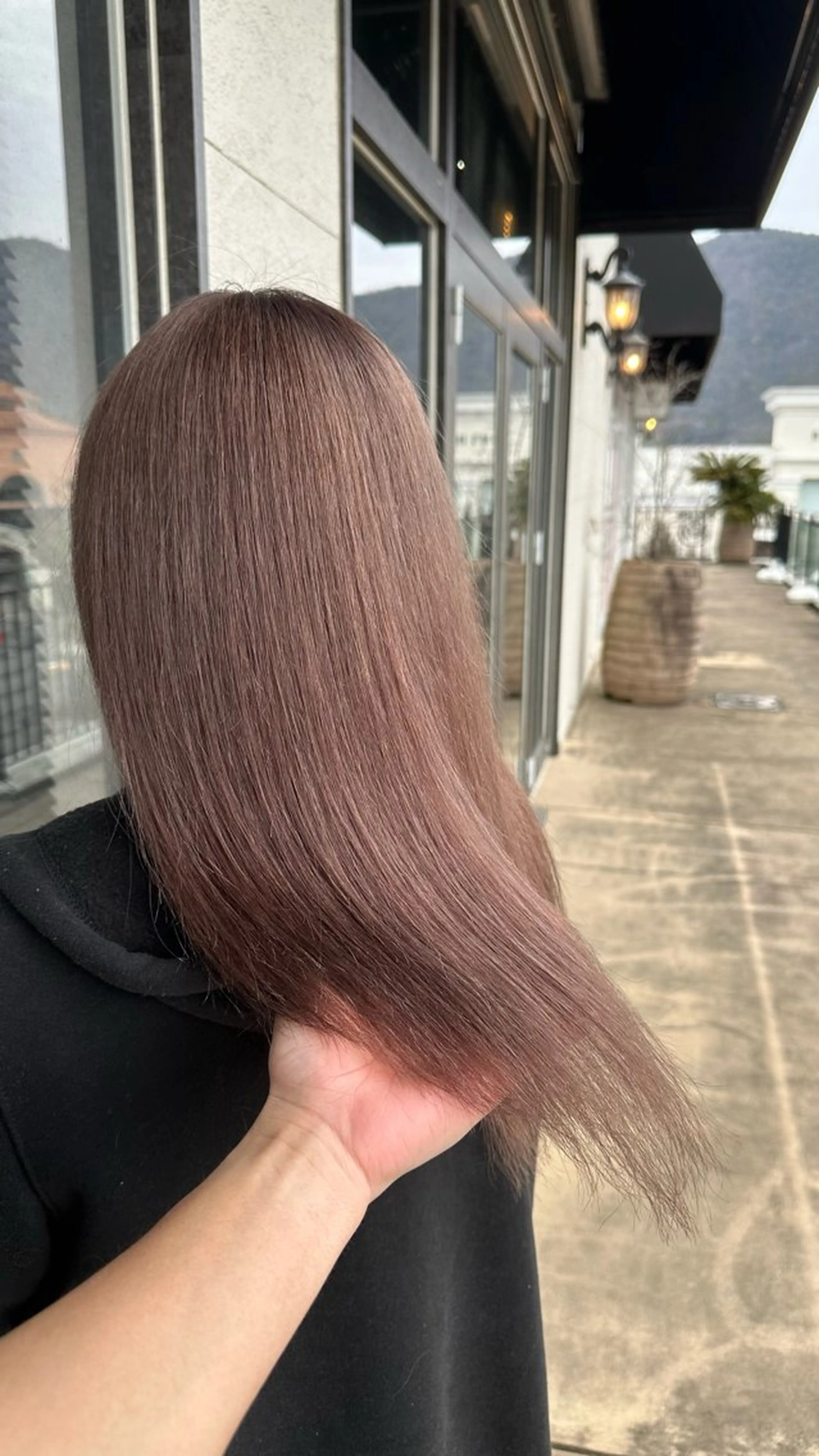 ロング カラー グレージュ ミルクティーグレージュ ヘアカラー トリートメント 鵜飼 真伍のヘアスタイル