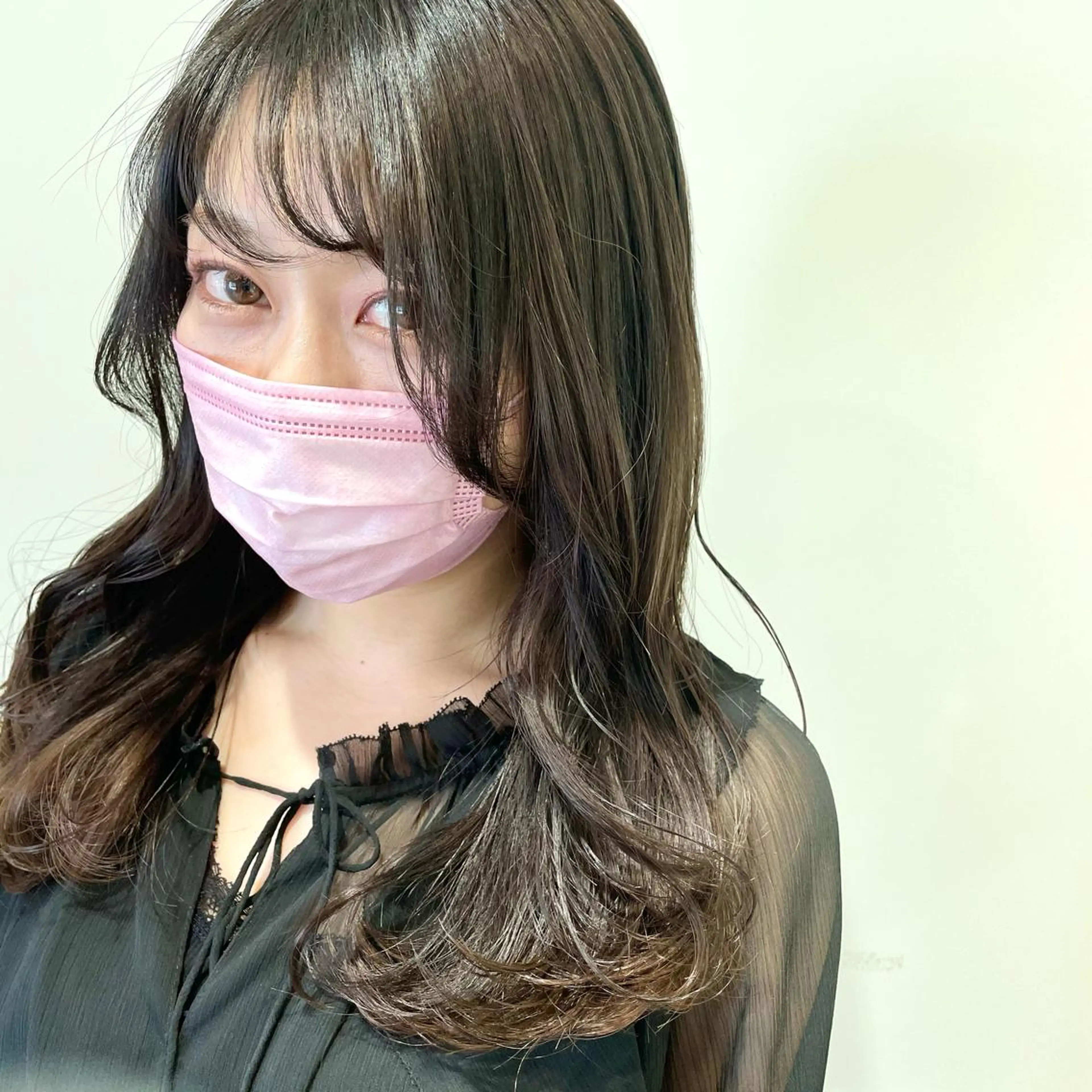 セミロング カラー スナコザワ レナのヘアスタイル