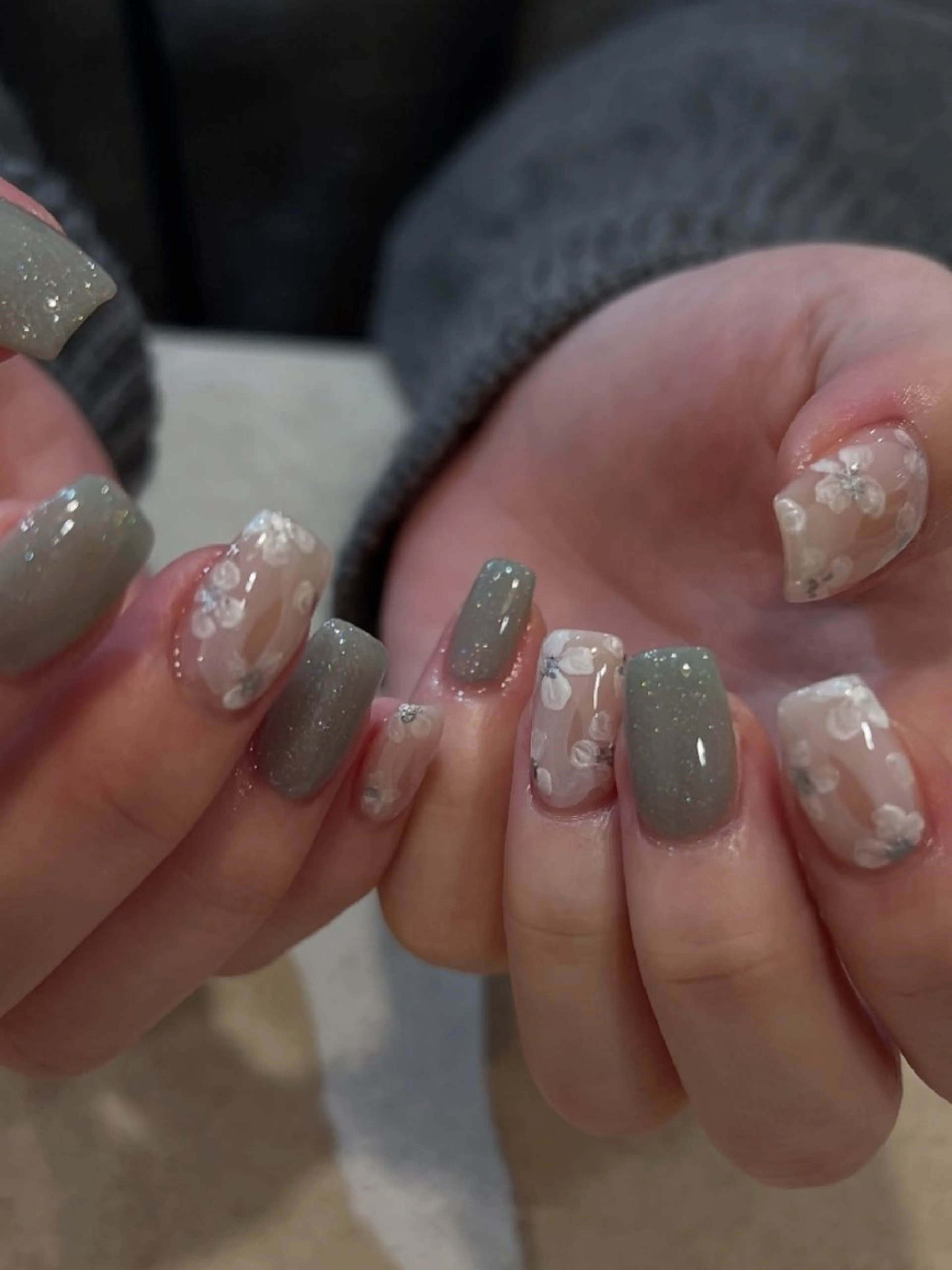 ネイル チークネイル フレンチネイル ジェルネイル ガーリー キラキラネイル ハンドネイル UM Nail Salonのネイルデザイン