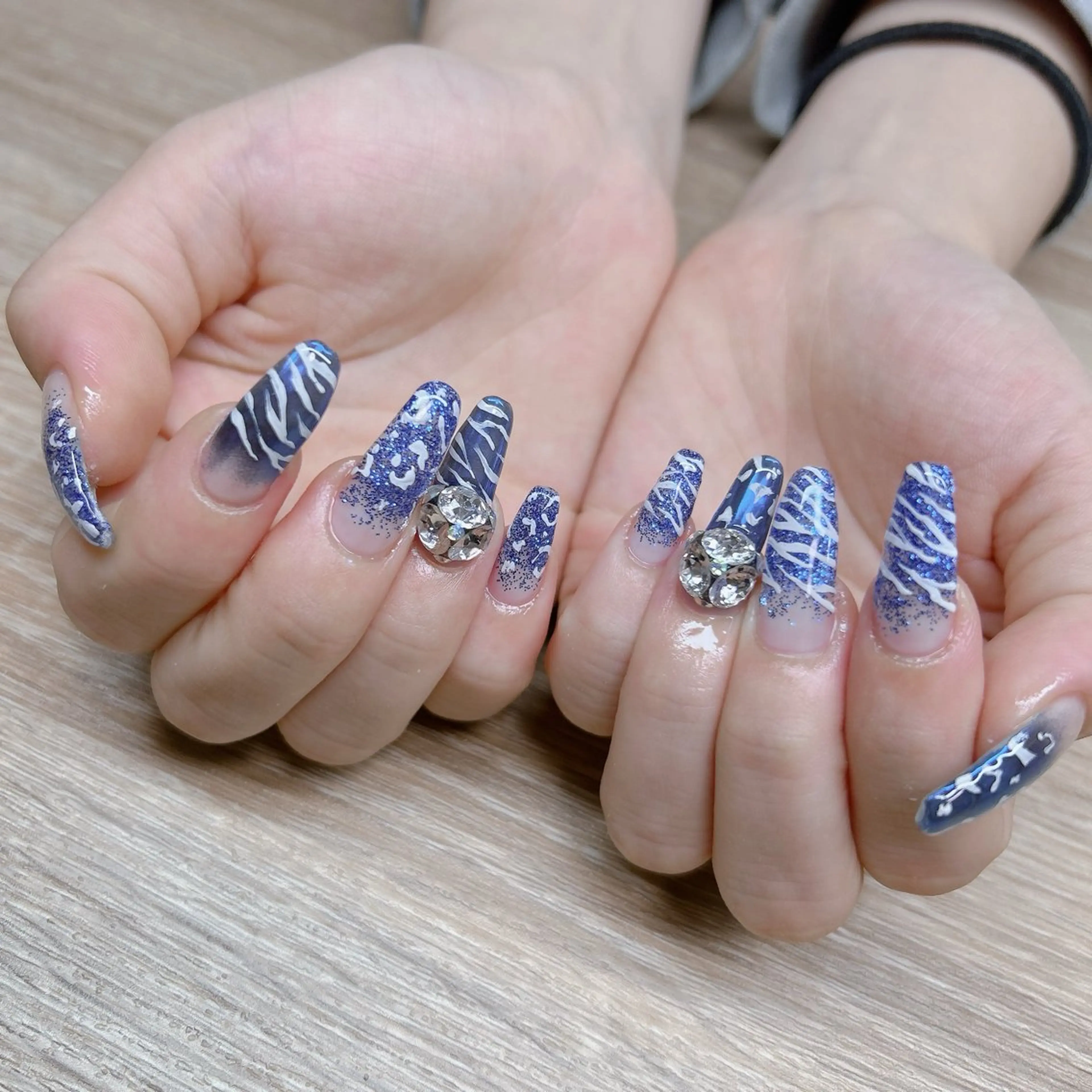 ネイル アニマル柄 グラデーション ラメ(グリッター) ラメグラデーション ストーンネイル Nail salon Stellaのネイルデザイン