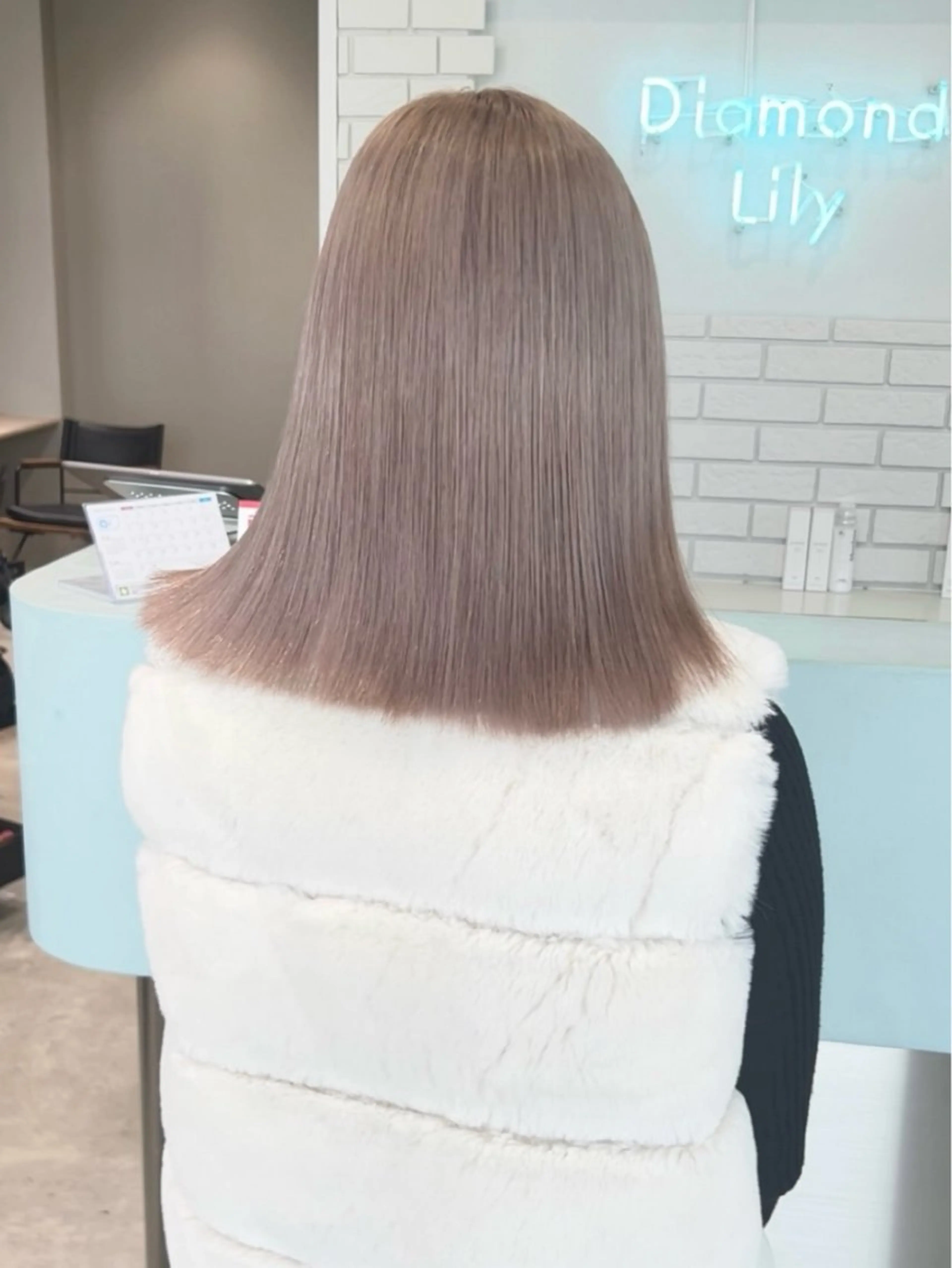 セミロング みなみ/ブリーチ/ ダイアモンドリリーのヘアスタイル