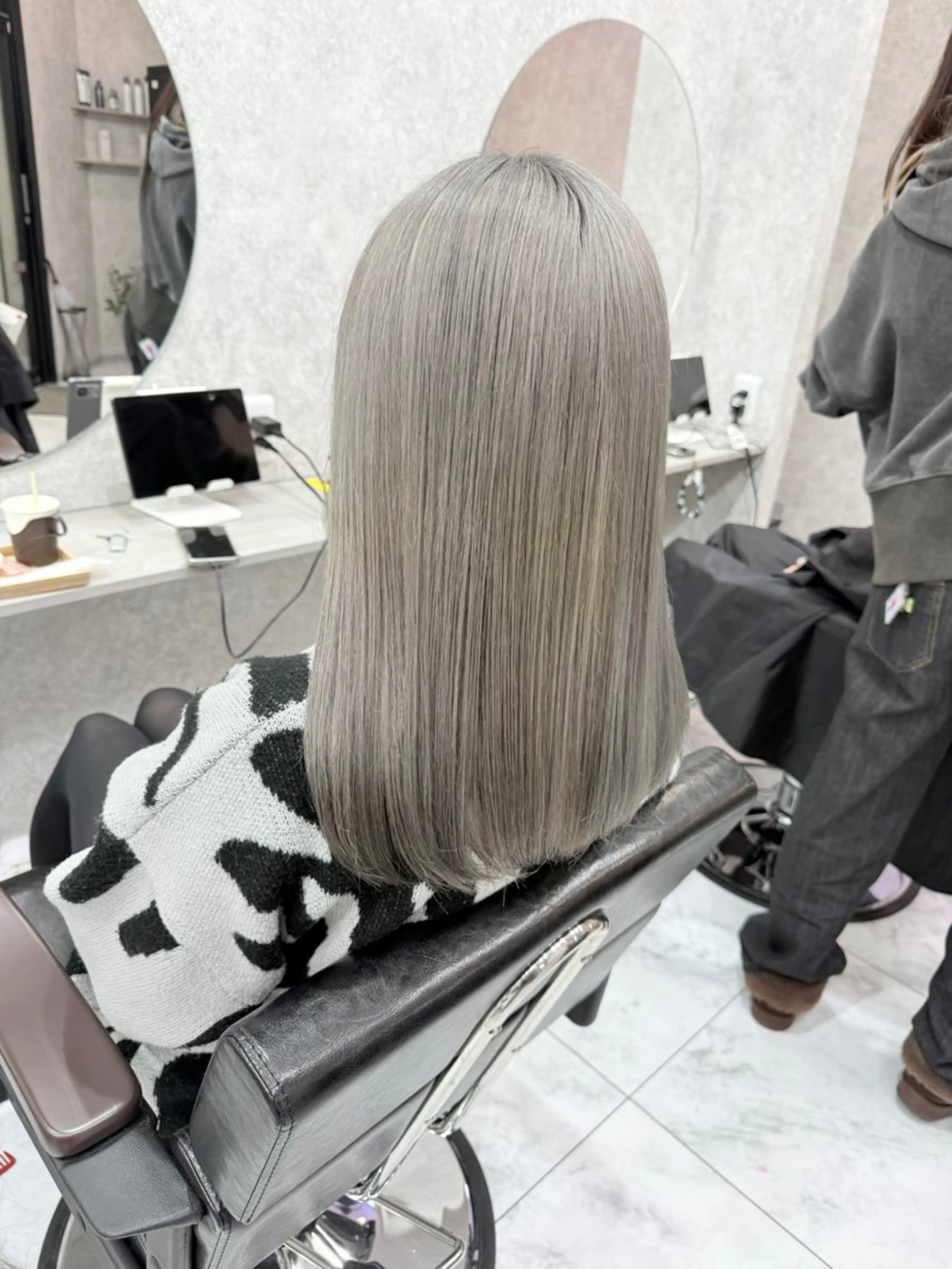 ミディアム カラー 🌺ハイトーン🌺 矢葺 なぎさ🌺🌺のヘアスタイル