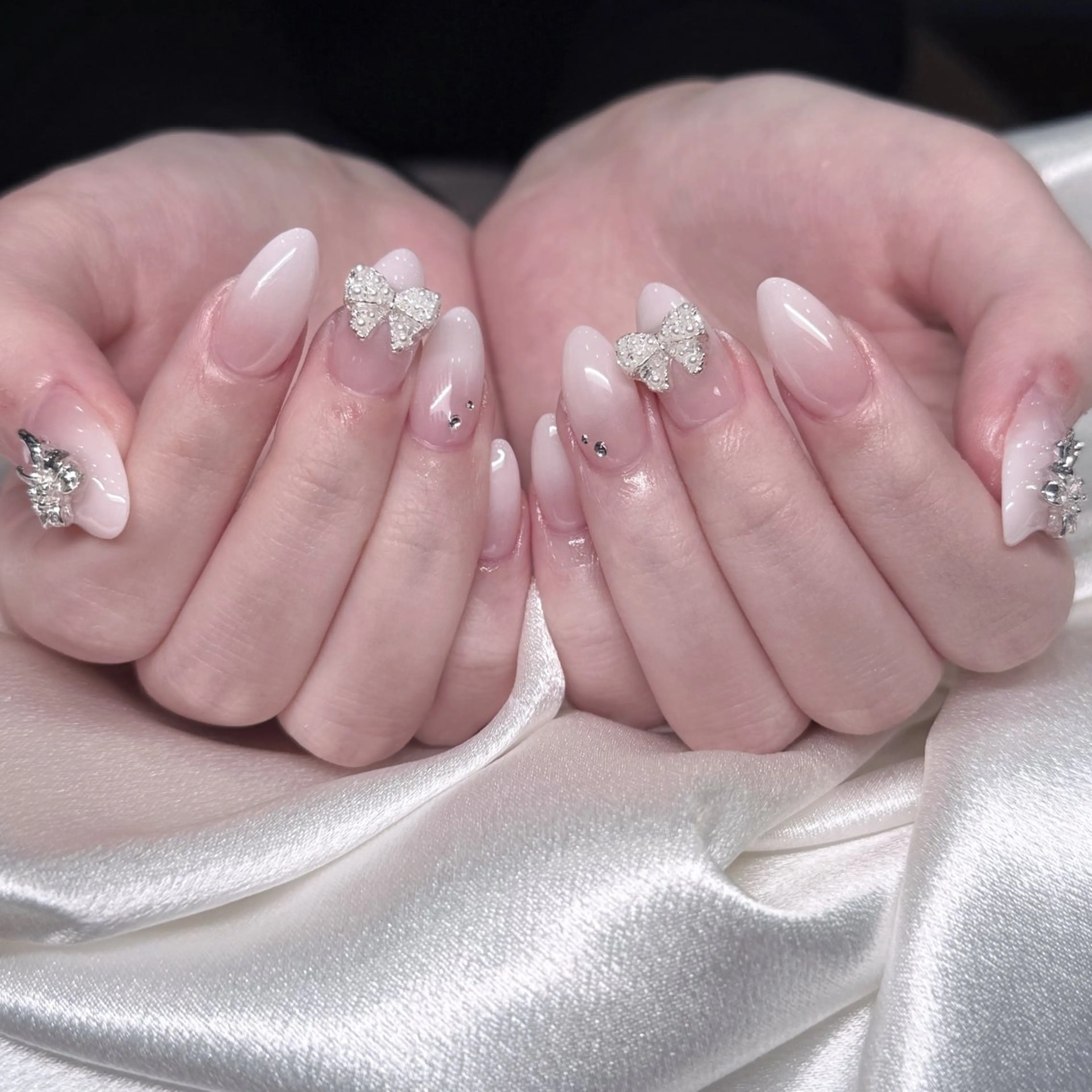 ネイル オーロラネイル ブルー チークネイル フットネイル フレンチネイル ハンドネイル JAN 168 池袋のネイルデザイン