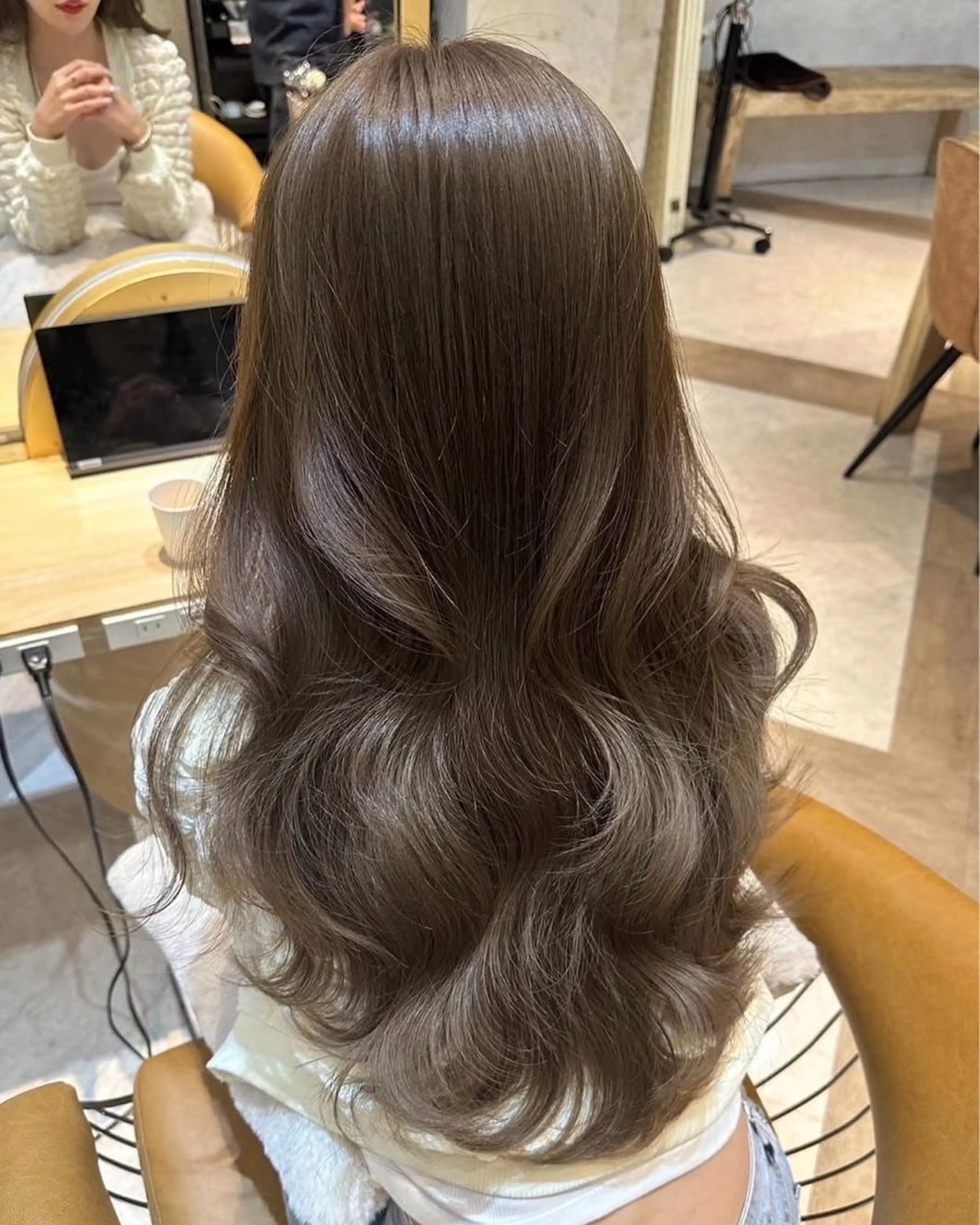 ロング ヘアカラー 菅野 真帆のヘアスタイル