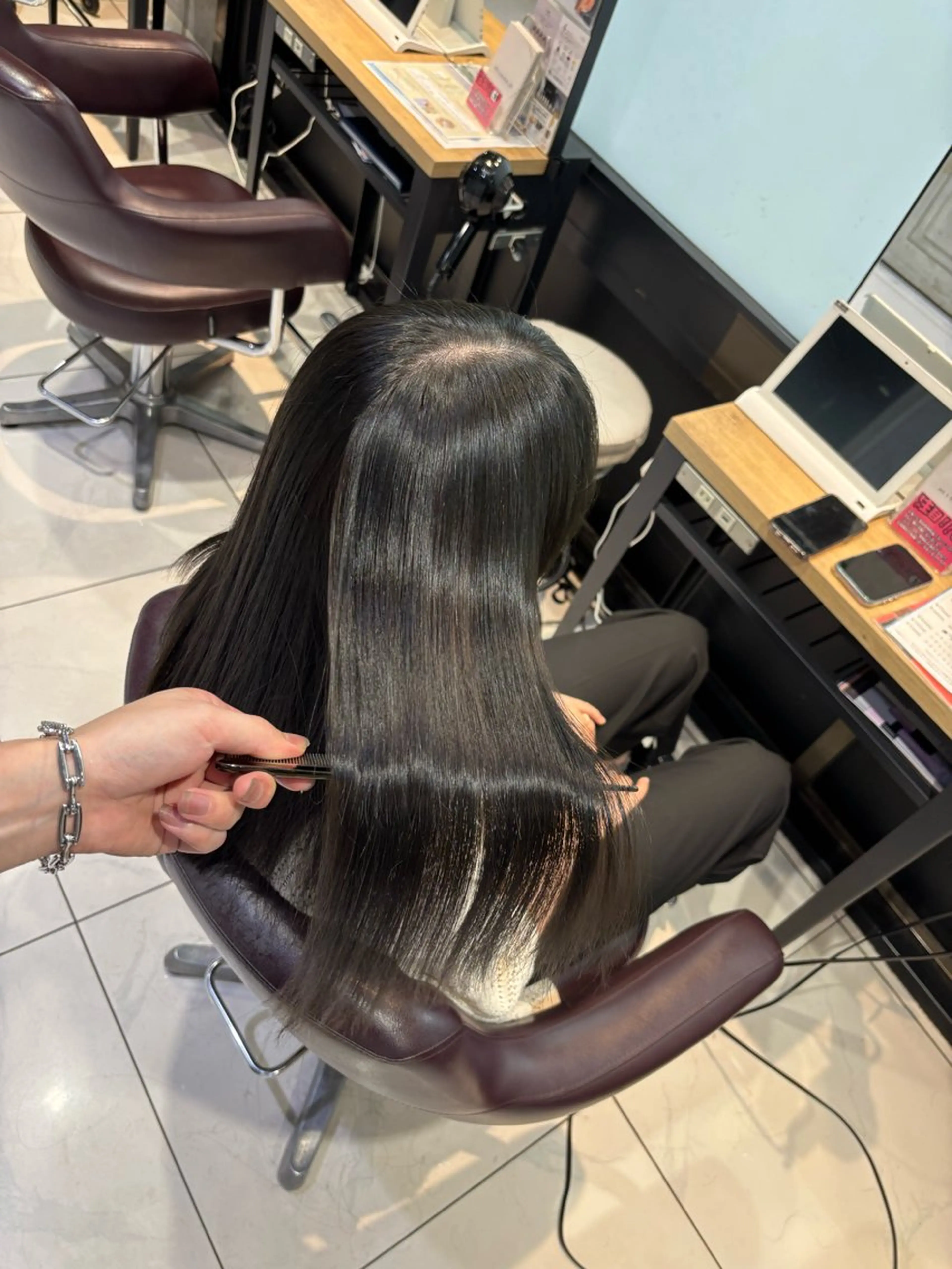 ロング カラー カット ヘアカラー 縮毛矯正 トリートメント 🩵レイヤー✖︎ 髪質改善🩵リョウヤのヘアスタイル