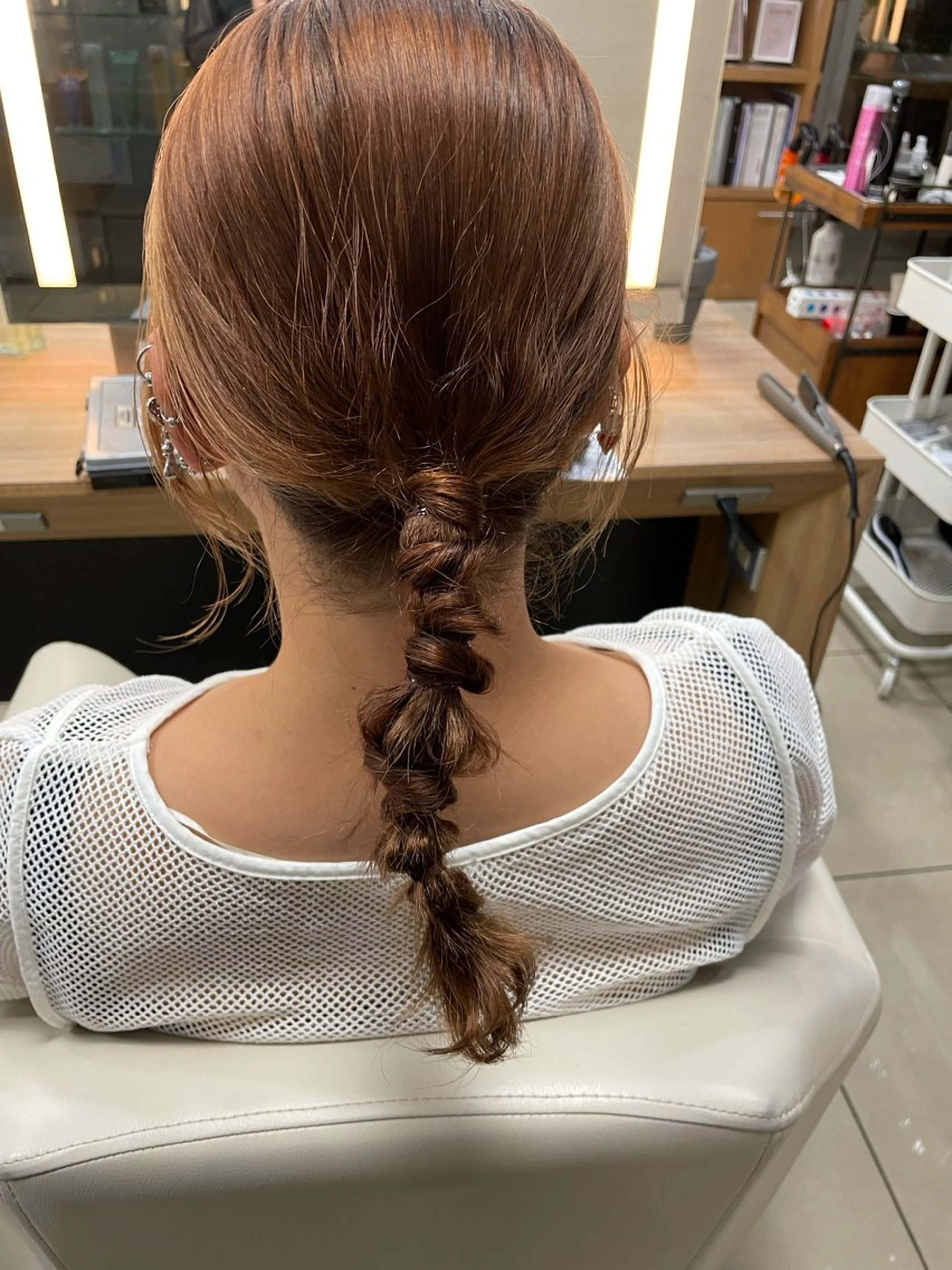 セミロング ヘアアレンジ ハイトーン/レイヤー 似合わせ・ユキノのヘアスタイル