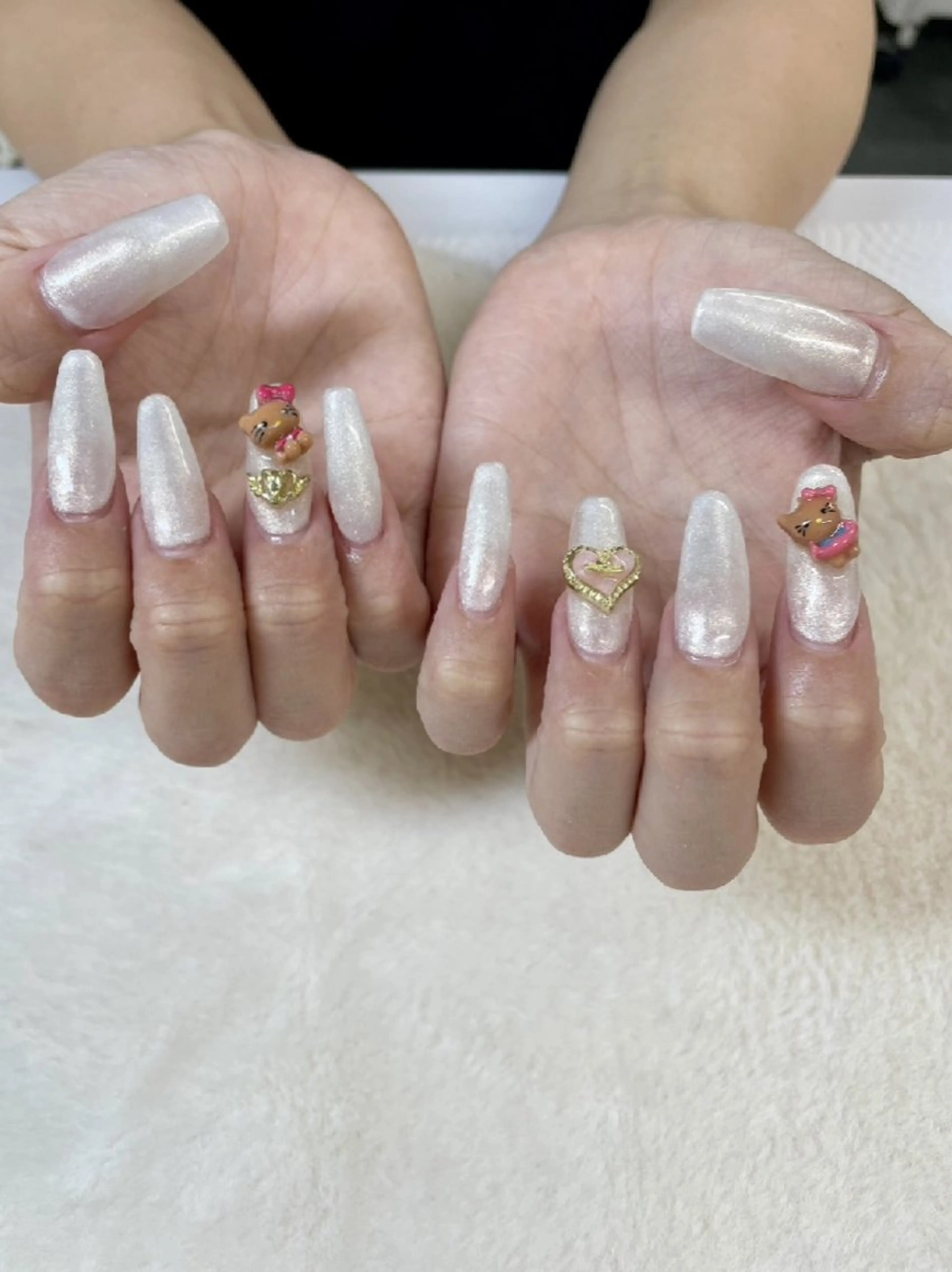 ネイル ホワイト ハンドネイル ハンドケア 心斎橋Salon Epokkuのネイルデザイン