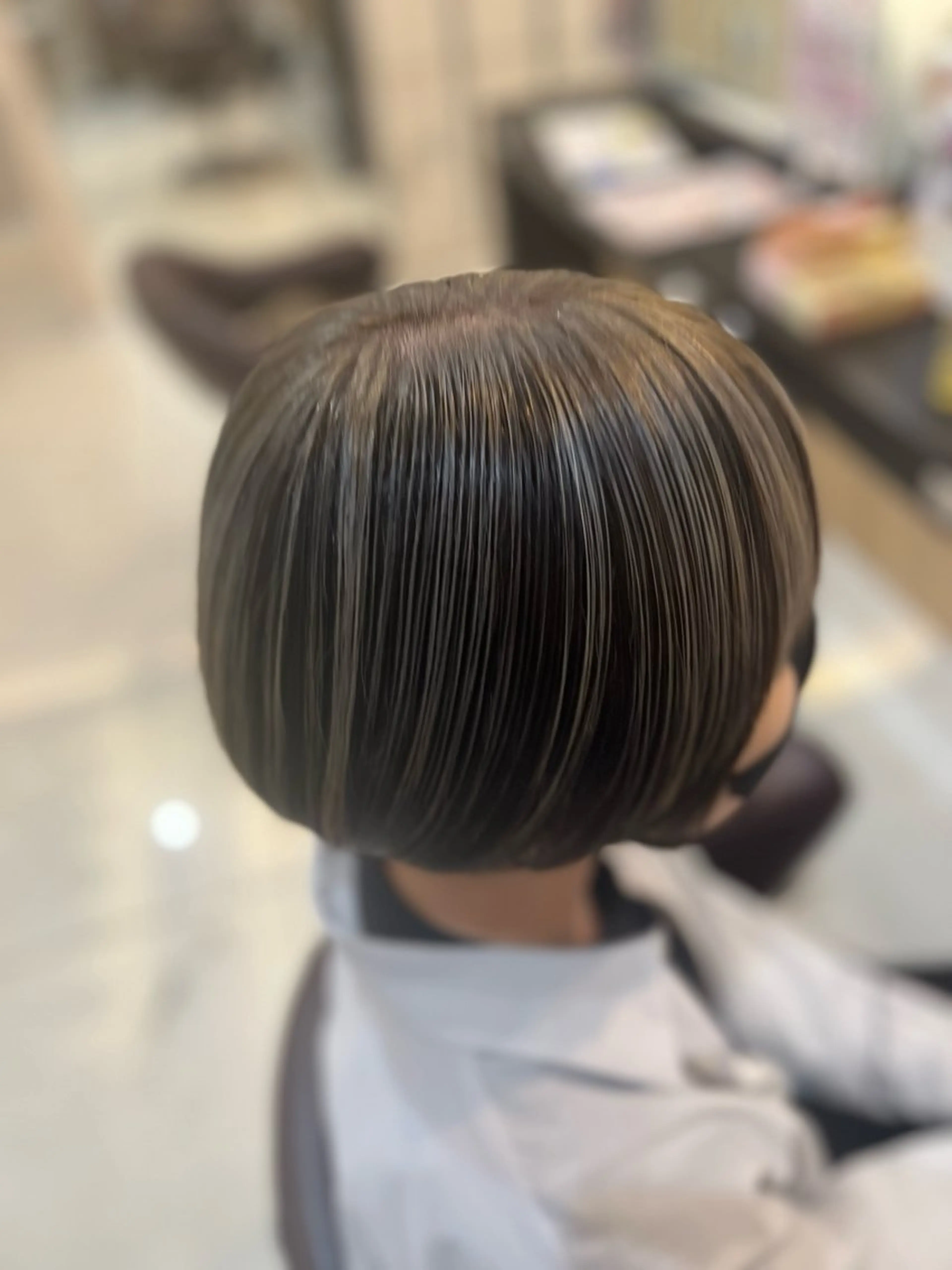 ショート カラー ブリーチ ハイライトカラー ハイライト ヘアカラー トータルビューティー K:R鶴川のヘアスタイル